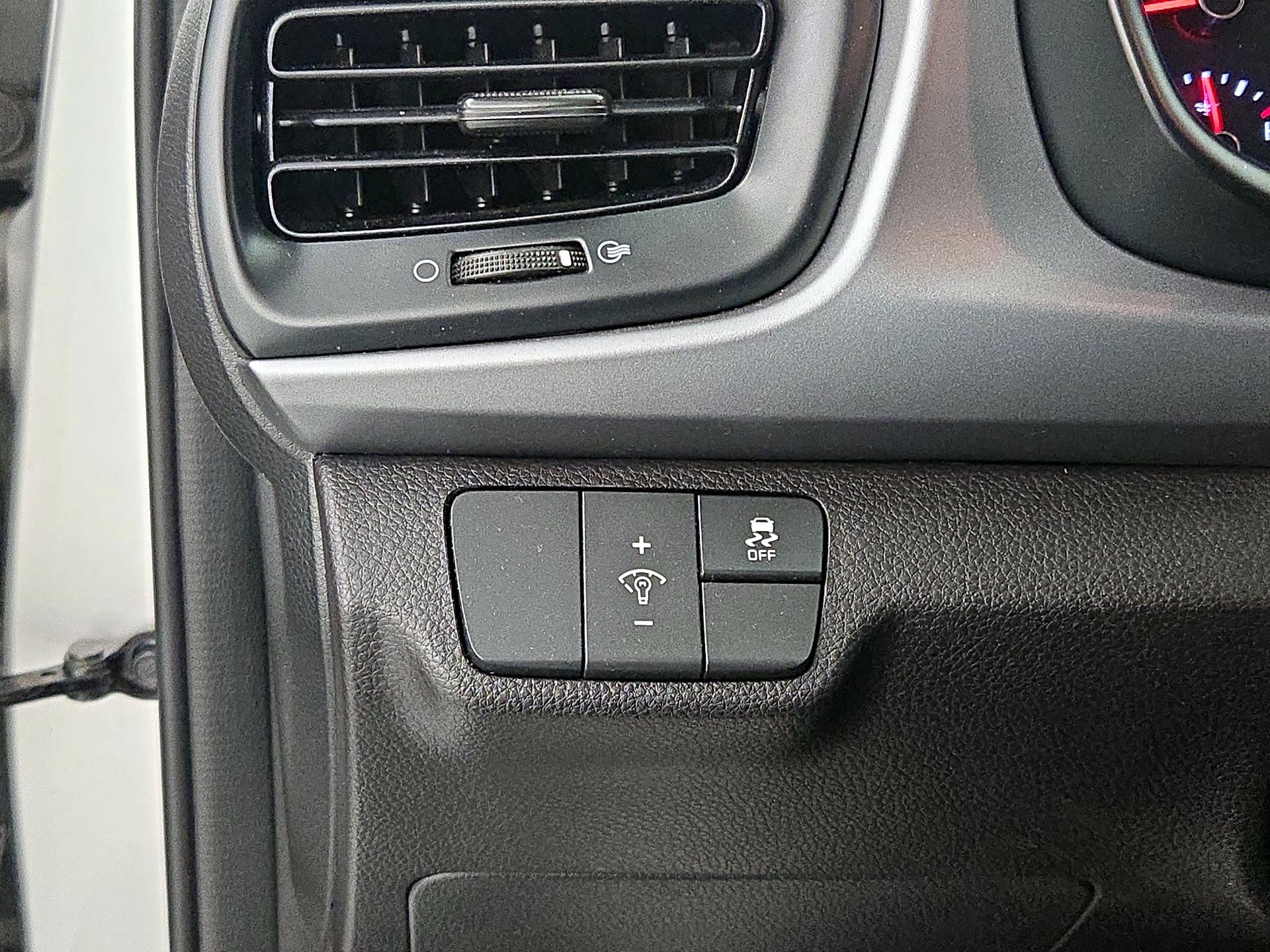 Thumbnail: 2021 Kia Rio - 13