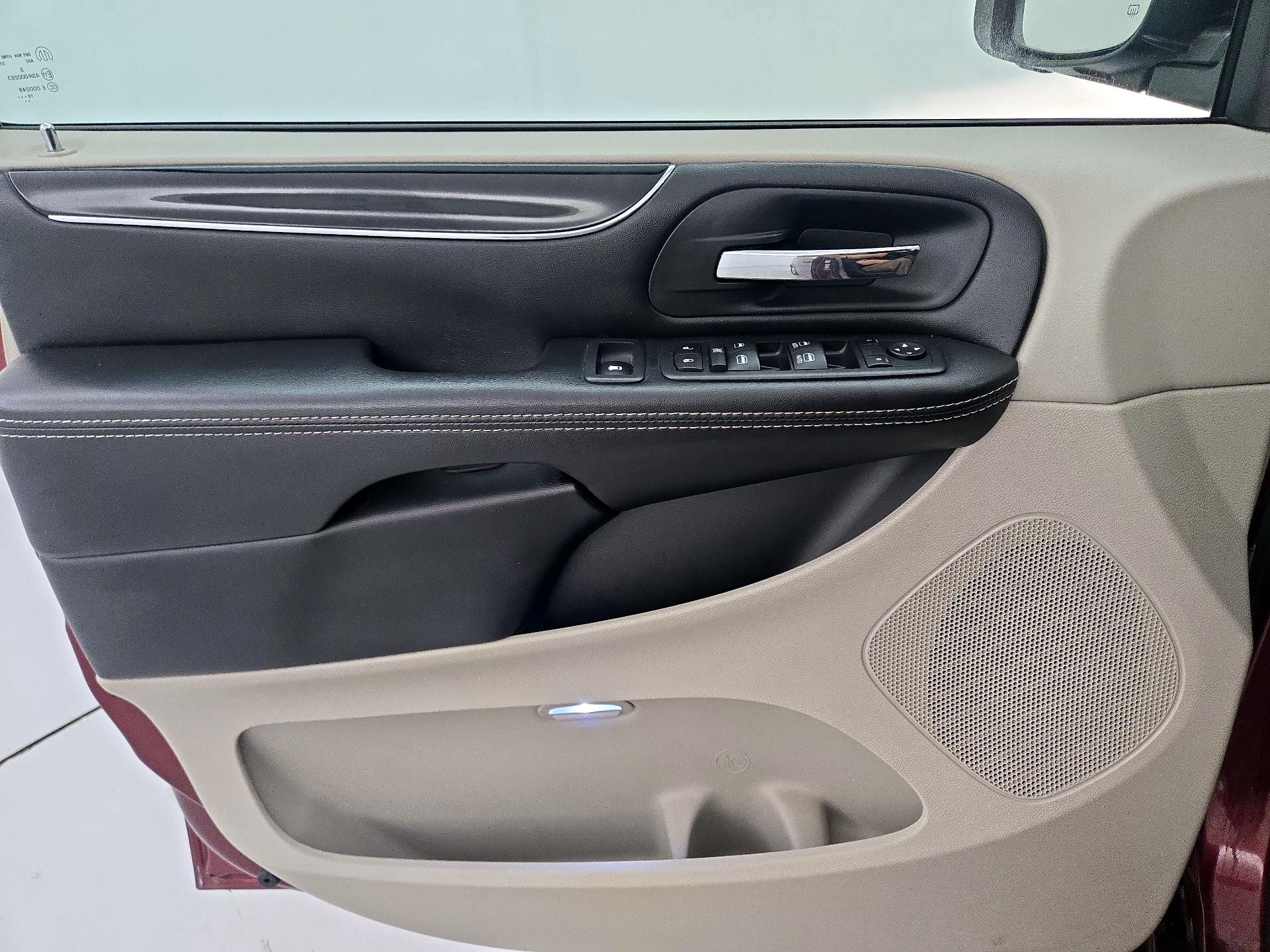 Thumbnail: 2019 Dodge Grand Caravan - 12