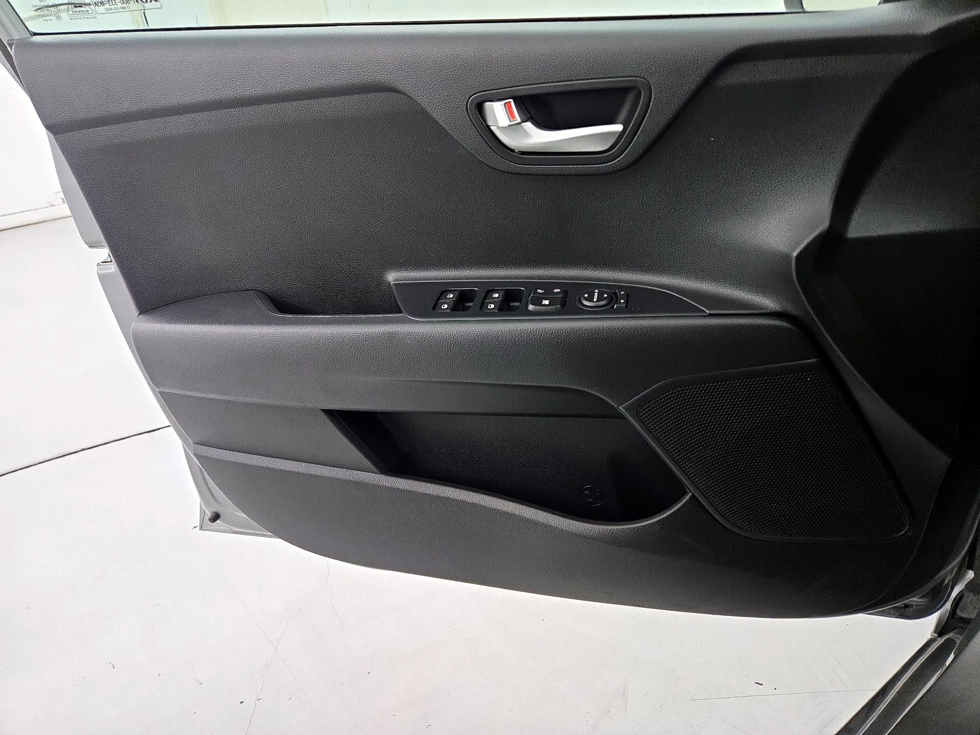 Thumbnail: 2022 Kia Rio - 12