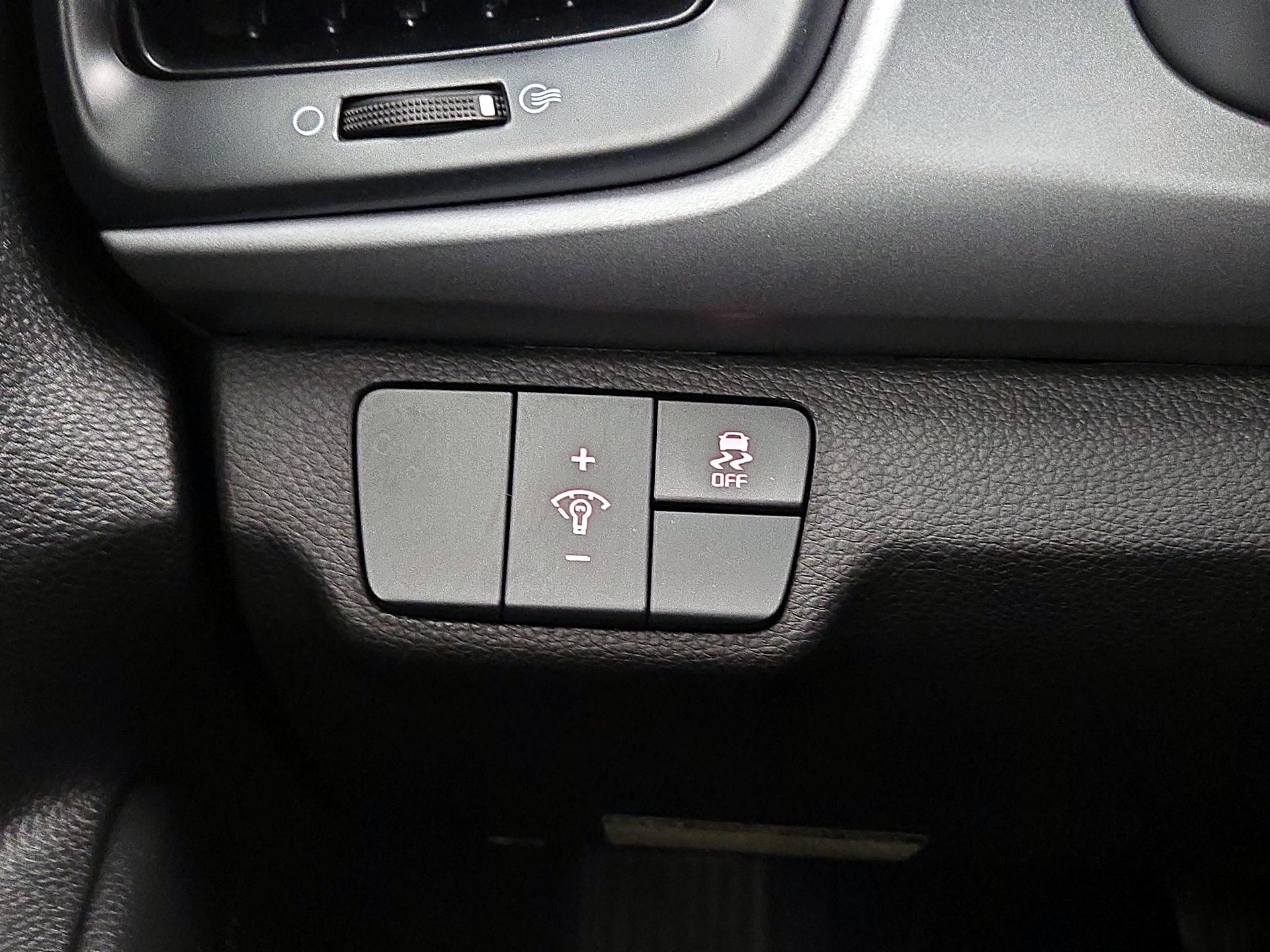 Thumbnail: 2022 Kia Rio - 13