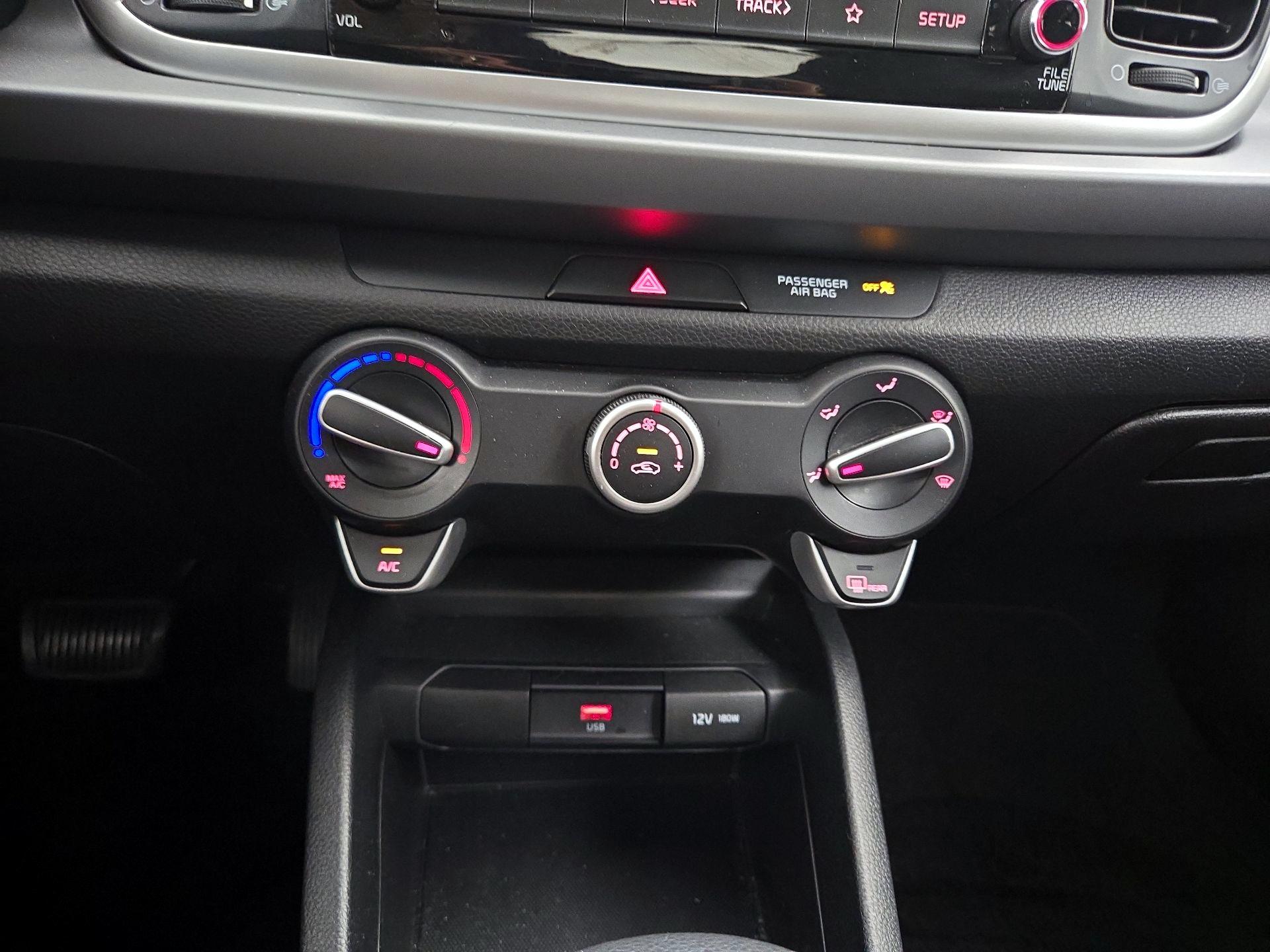 Thumbnail: 2022 Kia Rio - 16