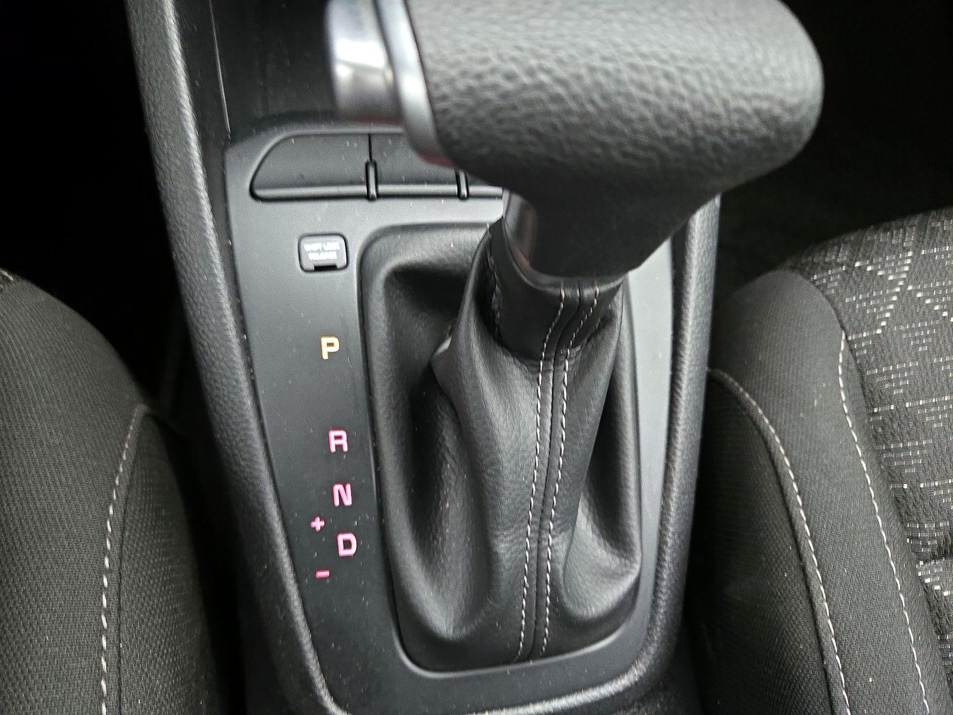 Thumbnail: 2022 Kia Rio - 17