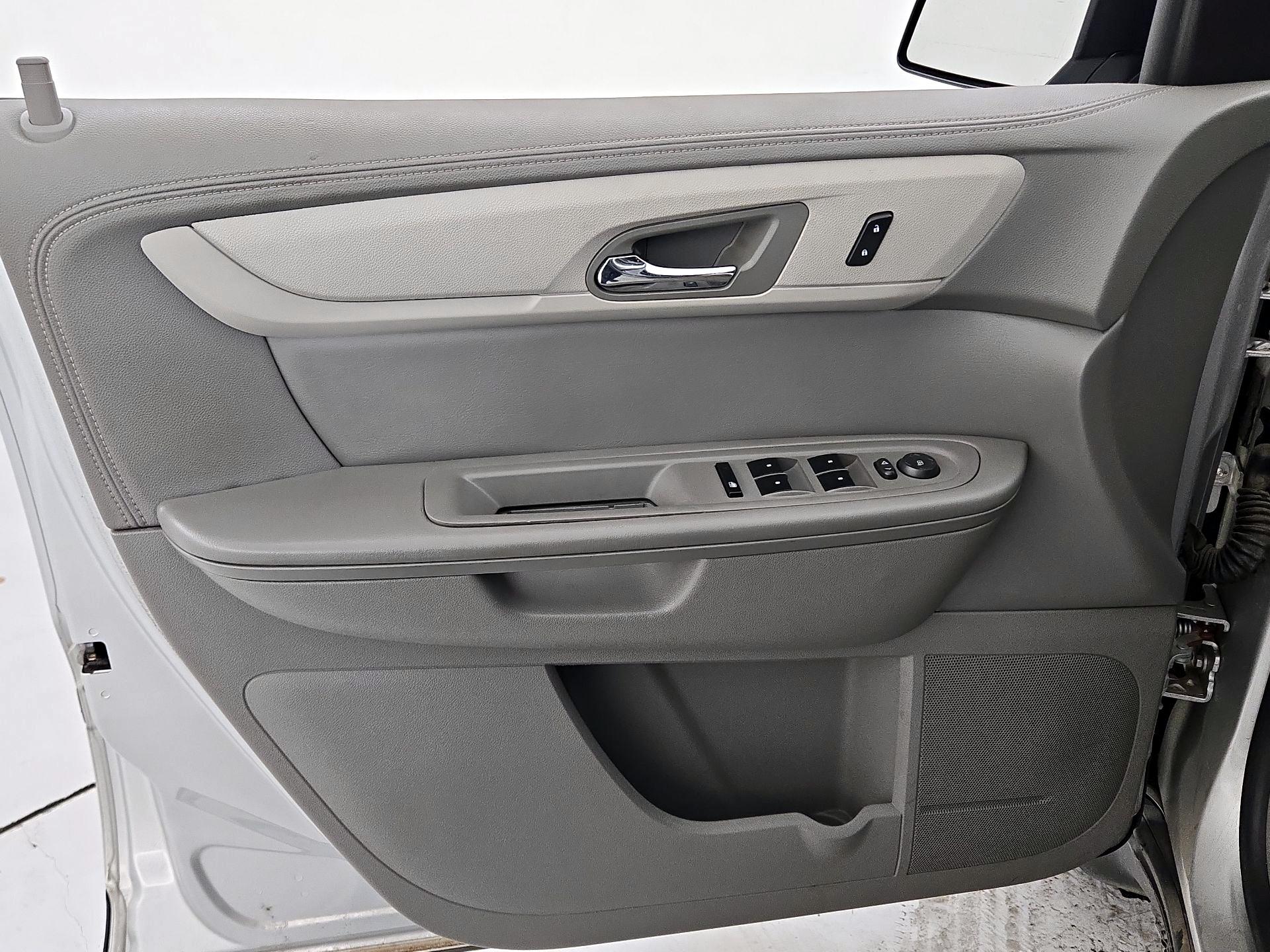 Thumbnail: 2017 Chevrolet Traverse - 12