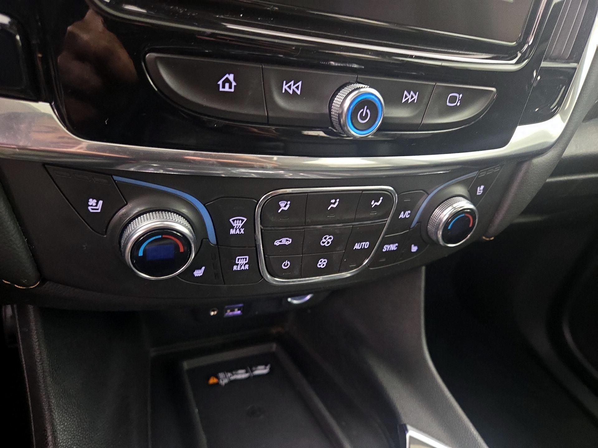 Thumbnail: 2021 Chevrolet Traverse - 17