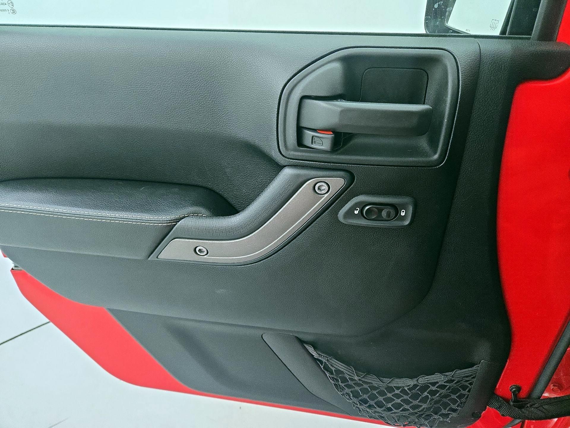 Thumbnail: 2017 Jeep Wrangler - 12