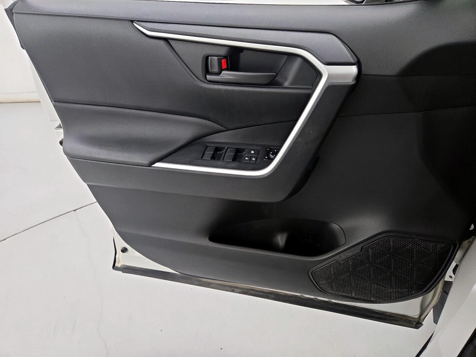 Thumbnail: 2019 Toyota RAV4 - 12