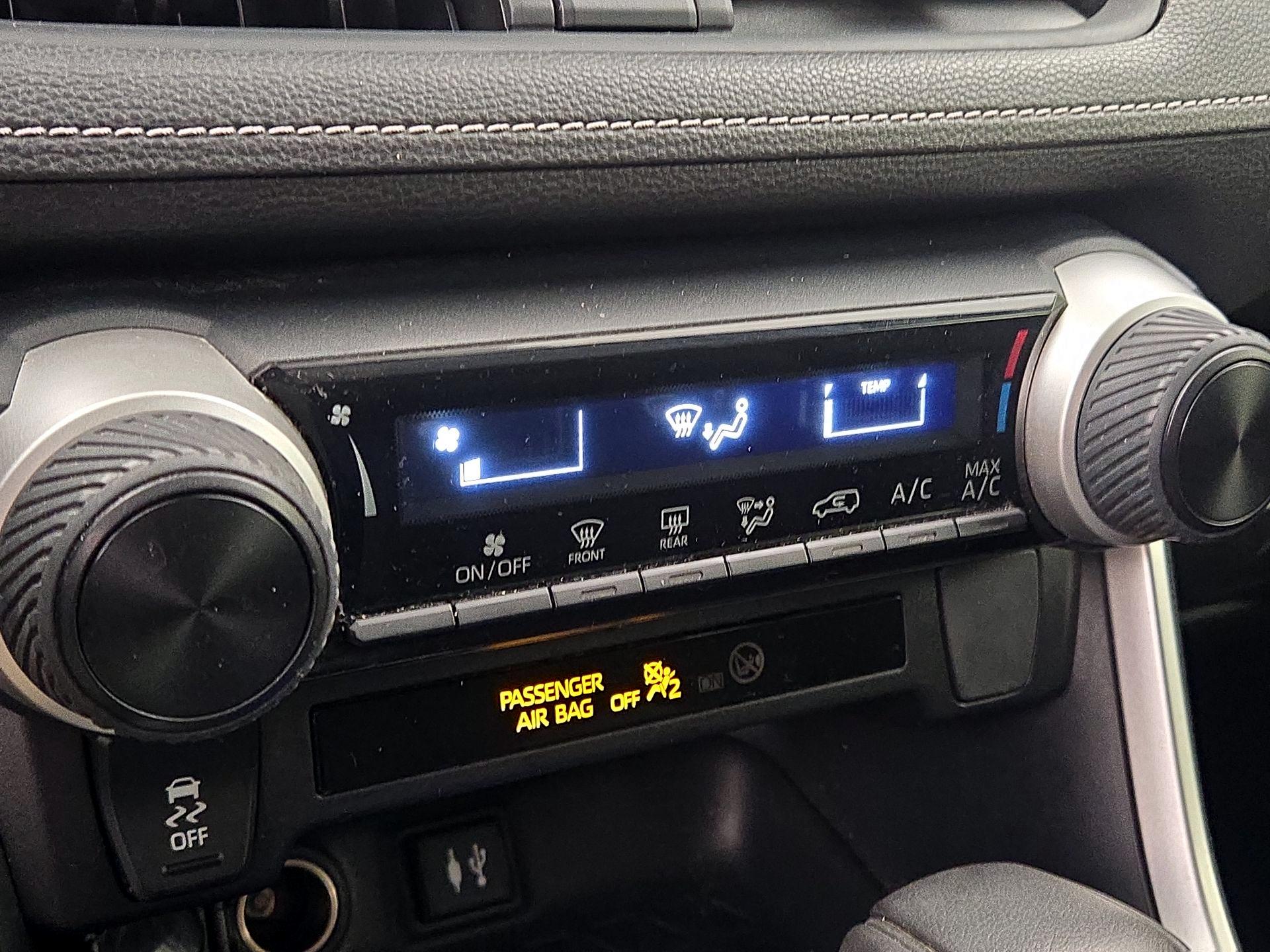 Thumbnail: 2019 Toyota RAV4 - 16