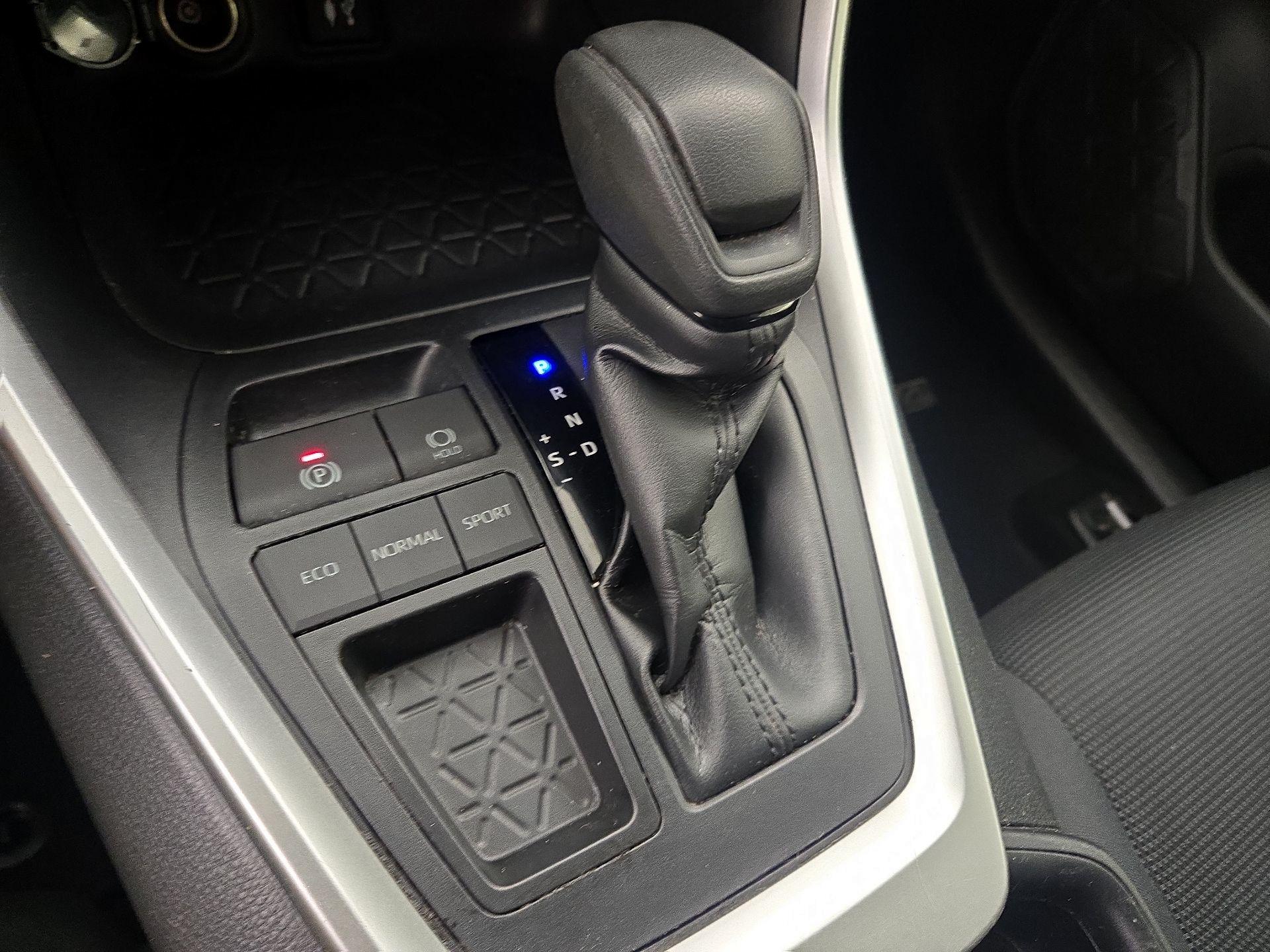 Thumbnail: 2019 Toyota RAV4 - 17