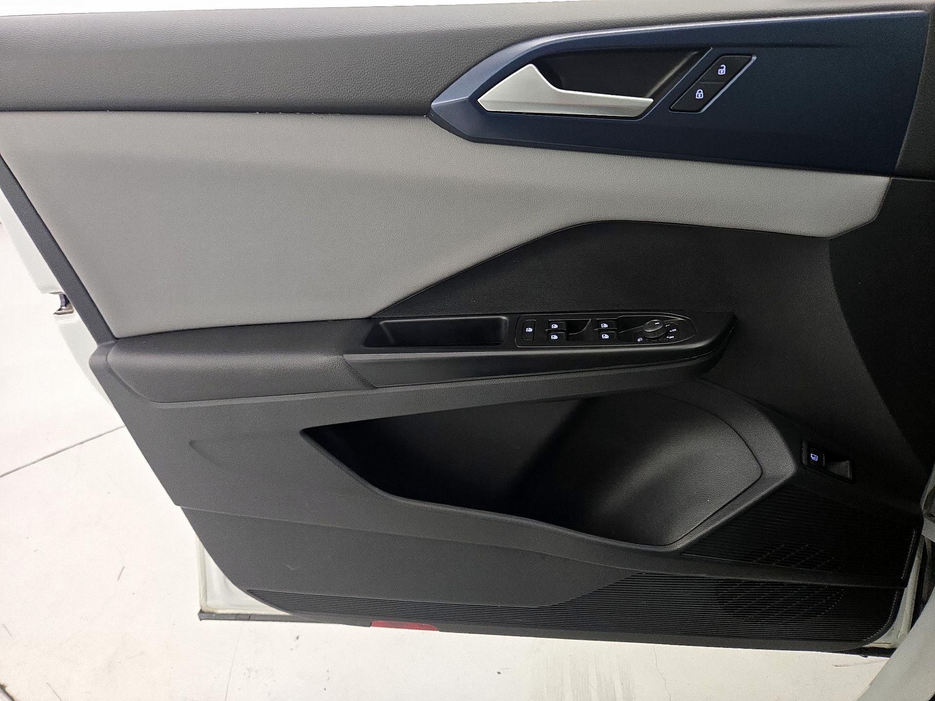 Thumbnail: 2023 Volkswagen Taos - 12