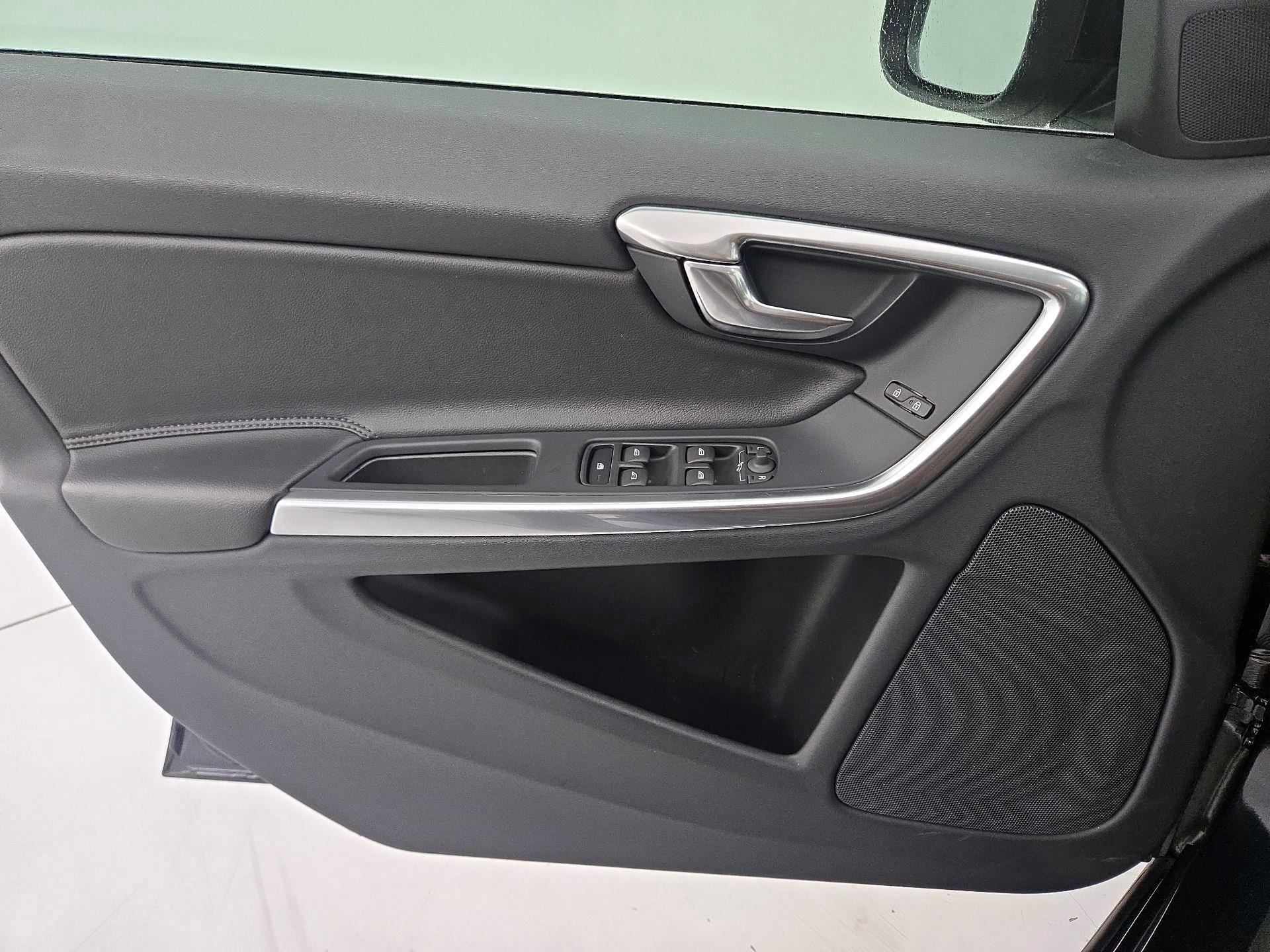 Thumbnail: 2016 Volvo S60 - 12