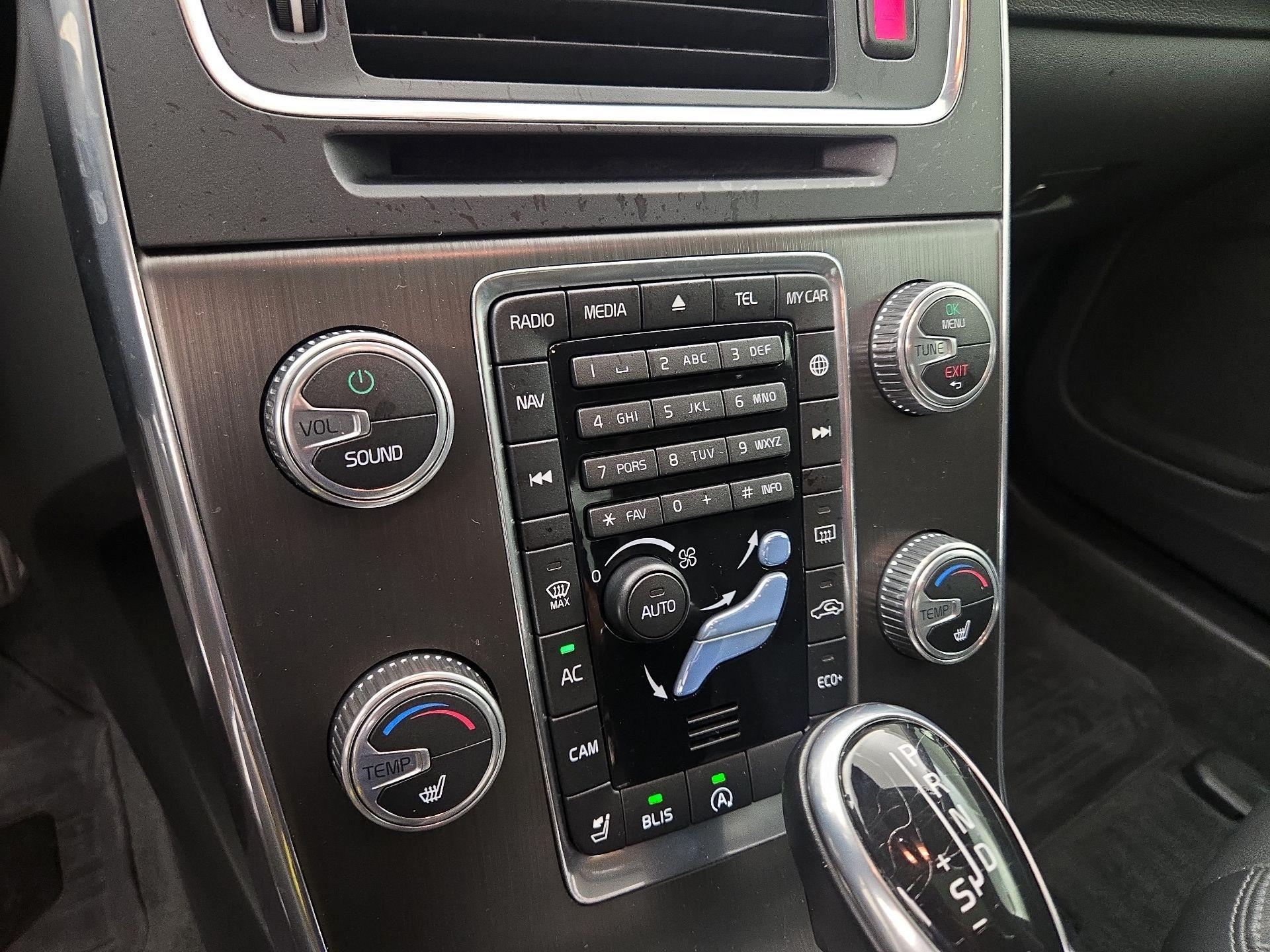 Thumbnail: 2016 Volvo S60 - 16