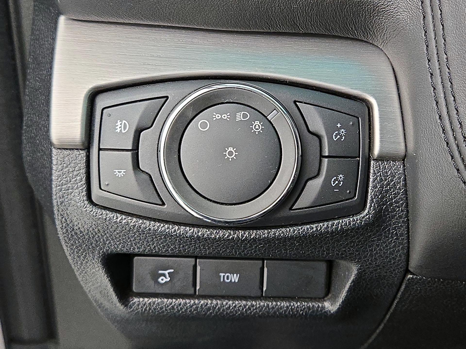 Thumbnail: 2016 Ford Explorer - 13