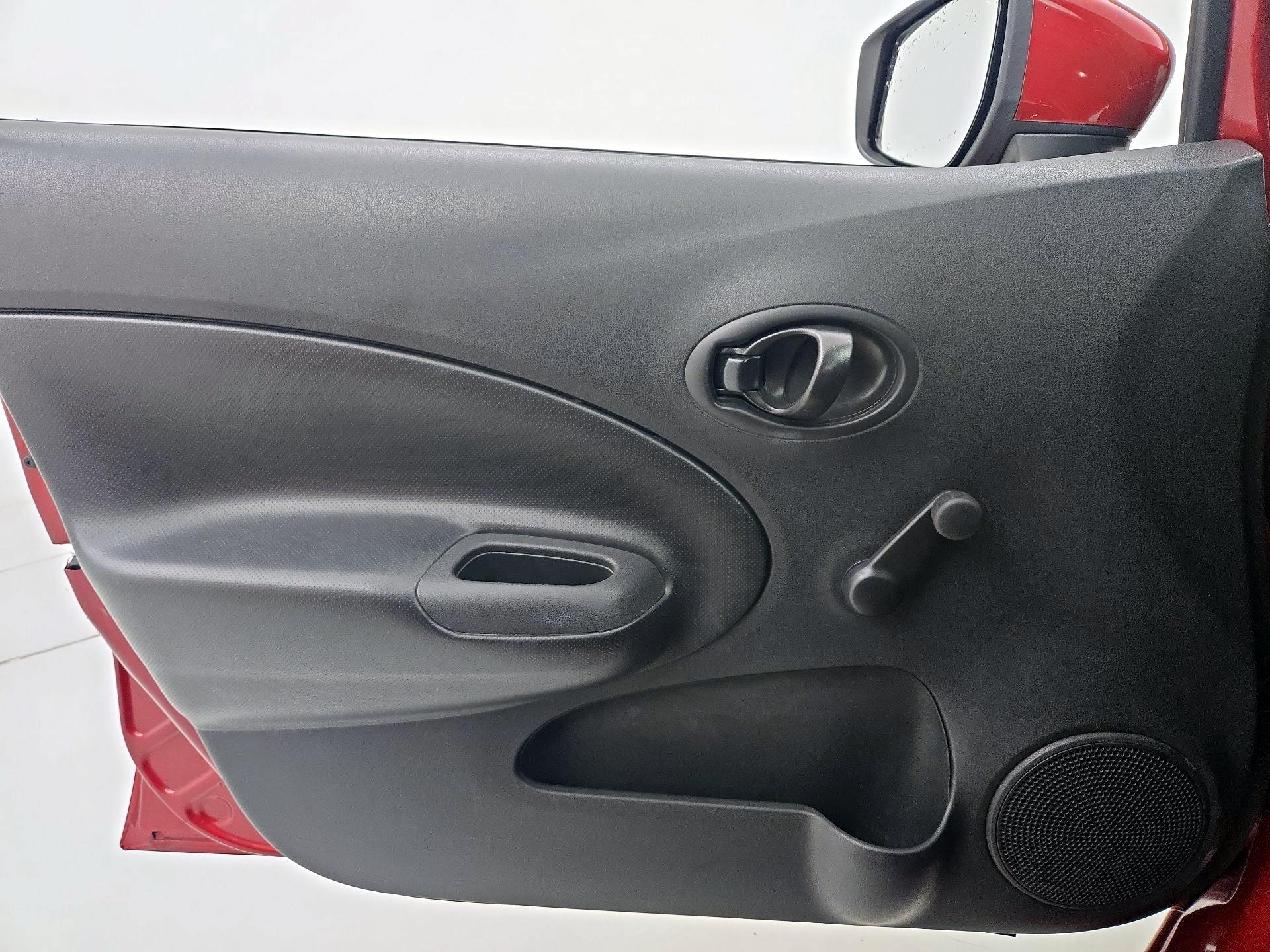 Thumbnail: 2016 Nissan Versa Note - 12