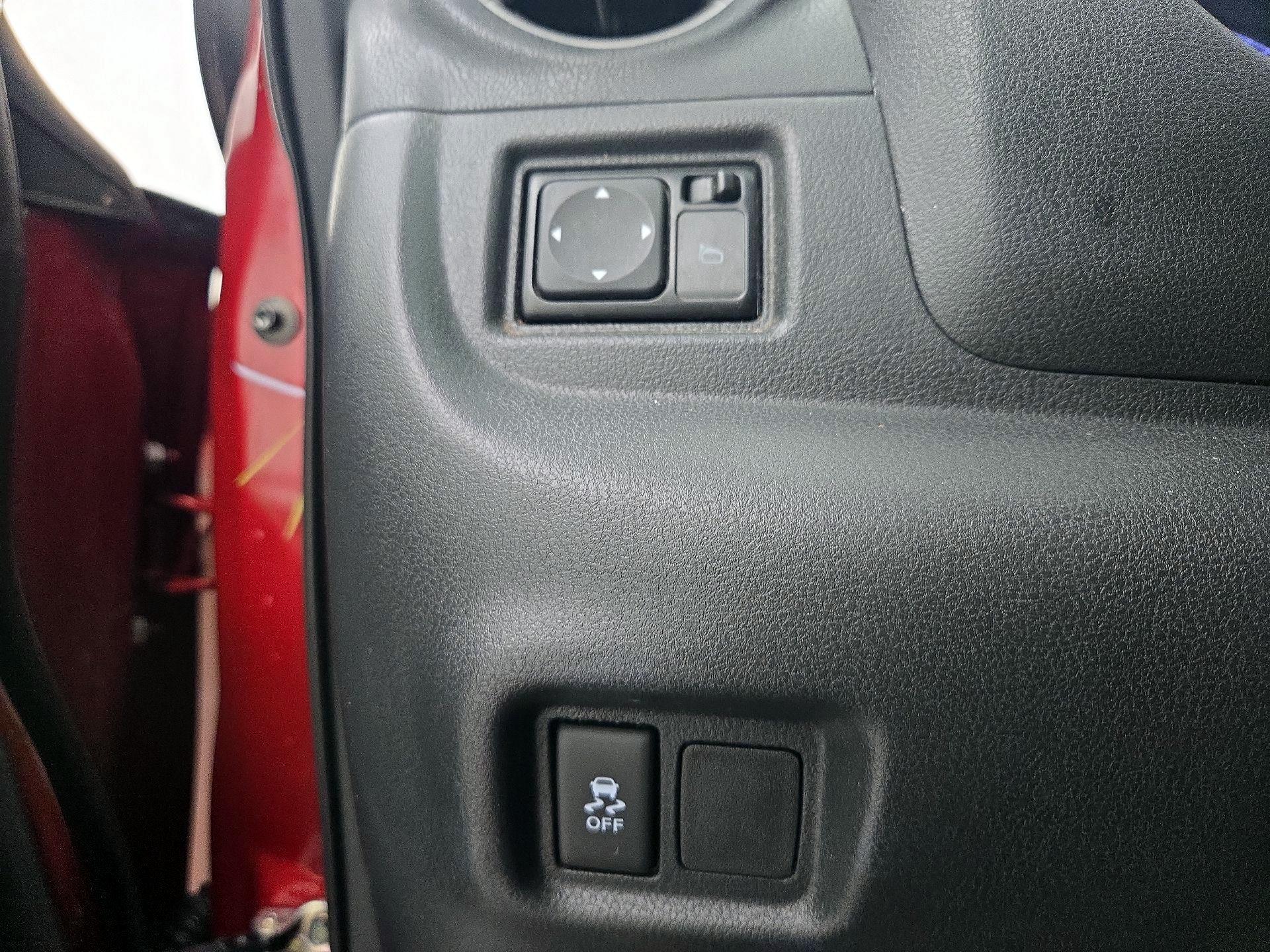 Thumbnail: 2016 Nissan Versa Note - 13