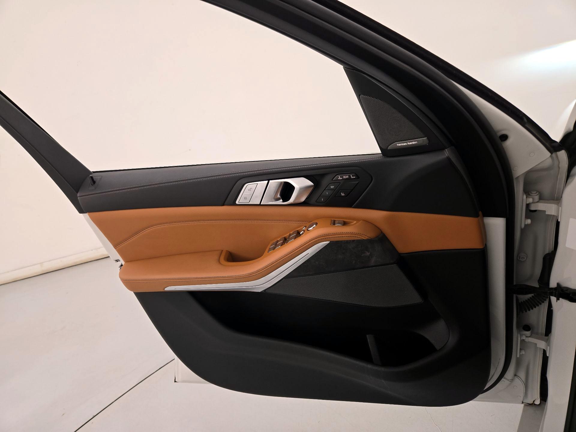 Thumbnail: 2021 BMW X7 - 12