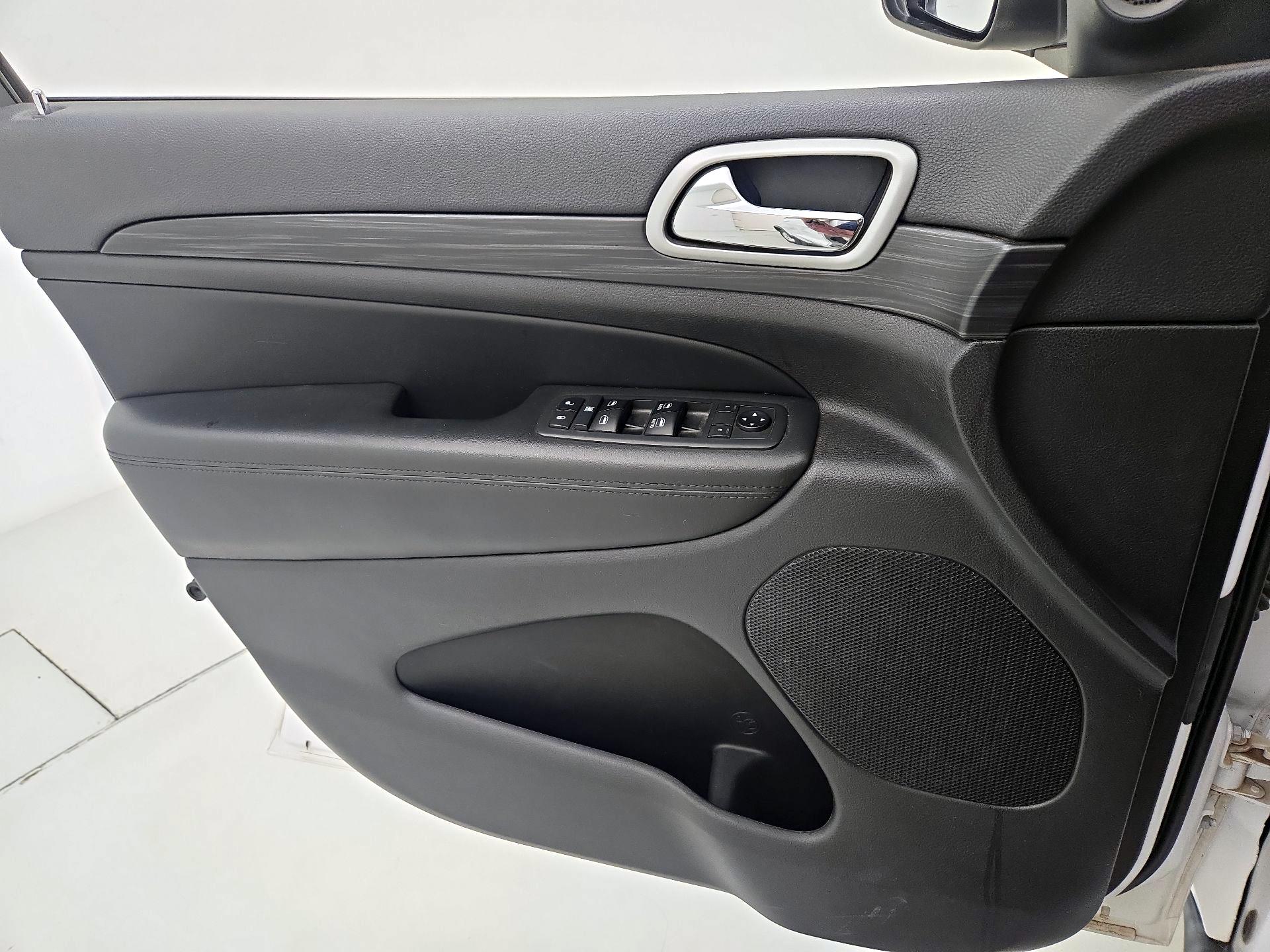 Thumbnail: 2019 Jeep Grand Cherokee - 12