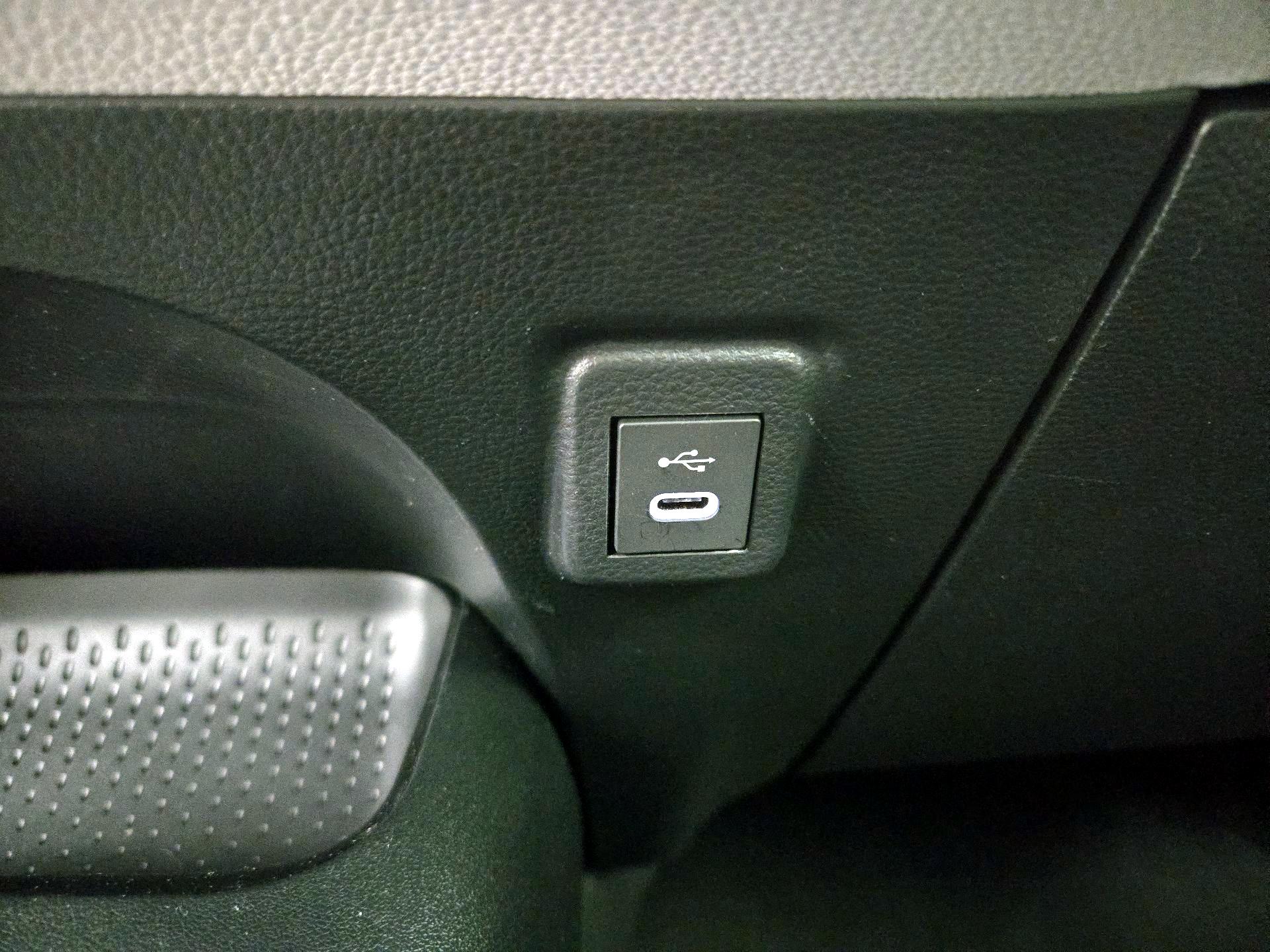 Thumbnail: 2025 Toyota Corolla - 18