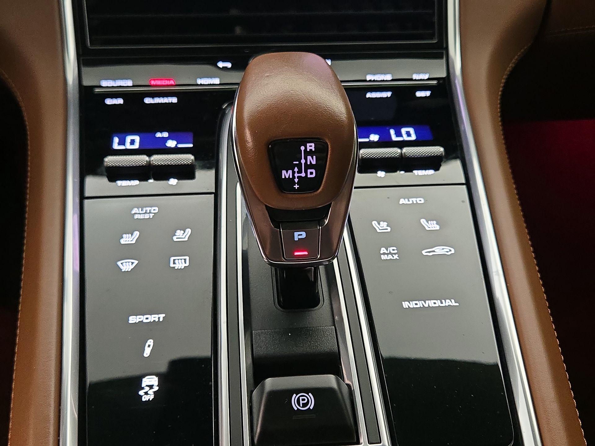 Thumbnail: 2022 Porsche Panamera - 18
