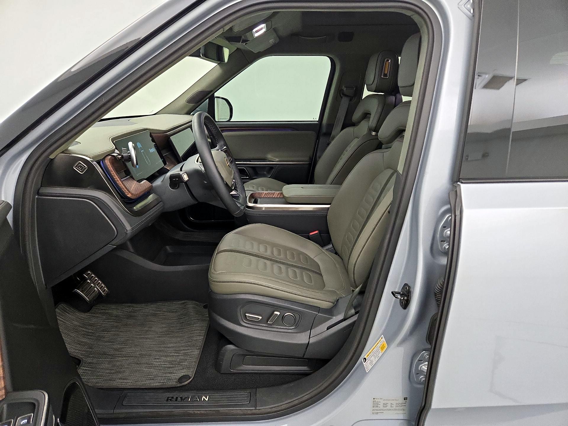 Thumbnail: 2023 Rivian R1T - 11