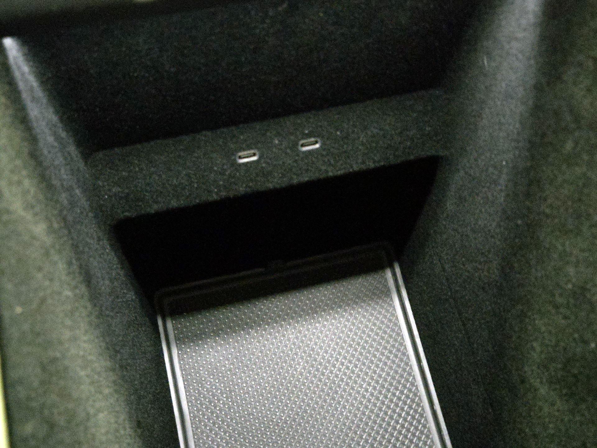 Thumbnail: 2023 Rivian R1T - 18