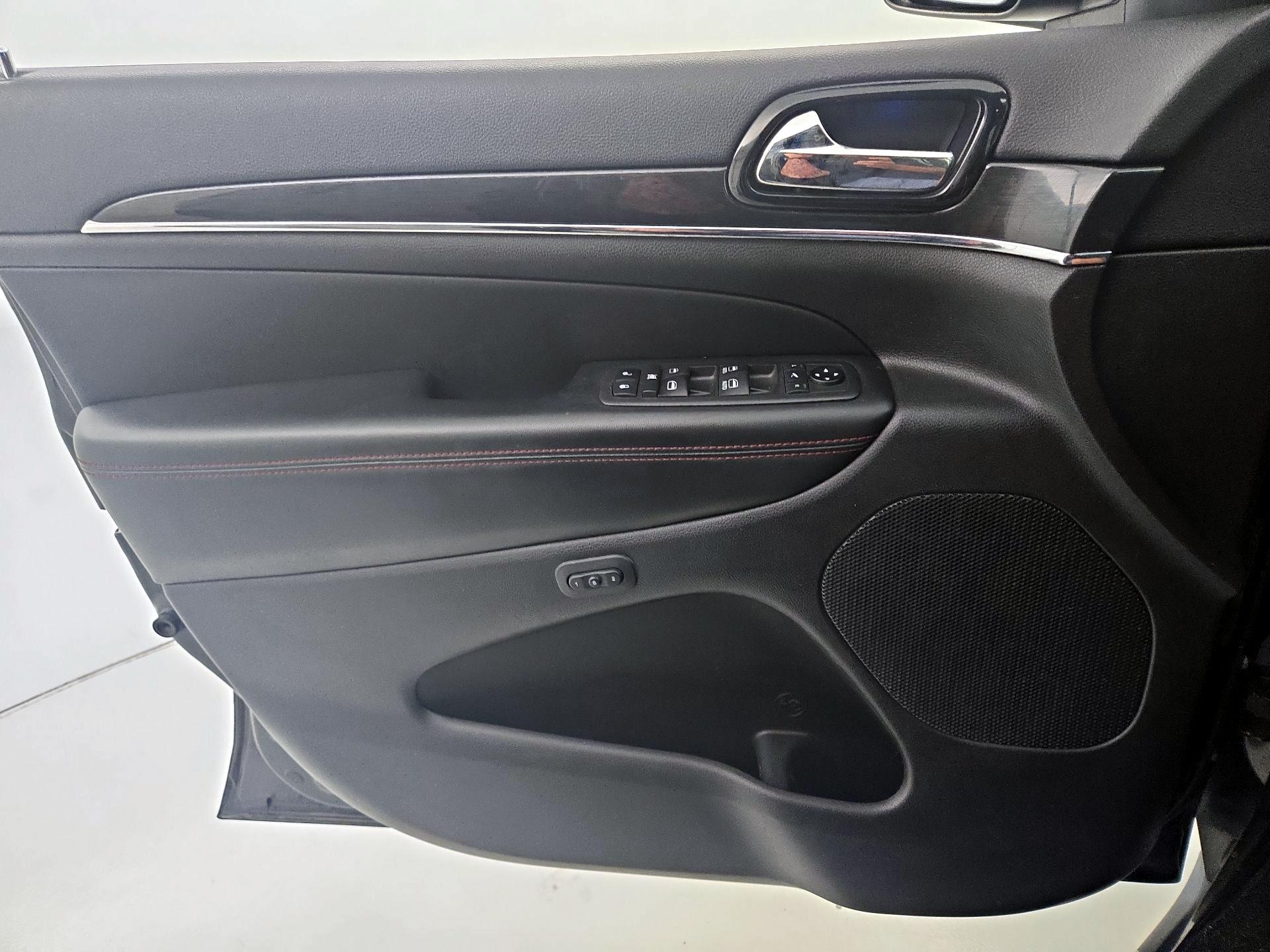 Thumbnail: 2019 Jeep Grand Cherokee - 12