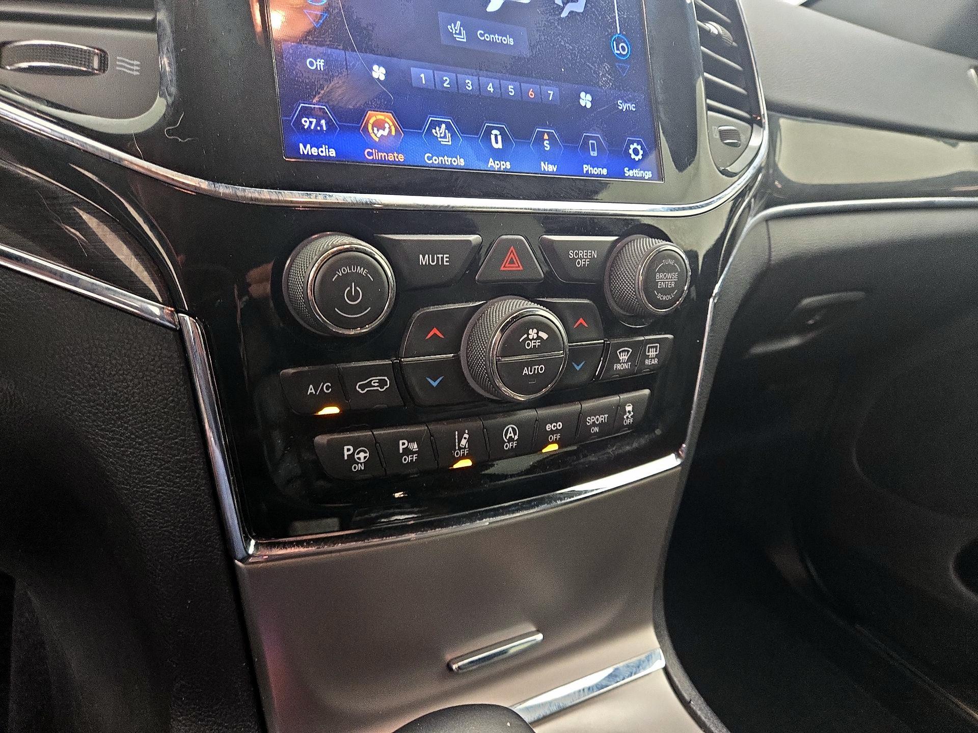 Thumbnail: 2019 Jeep Grand Cherokee - 17