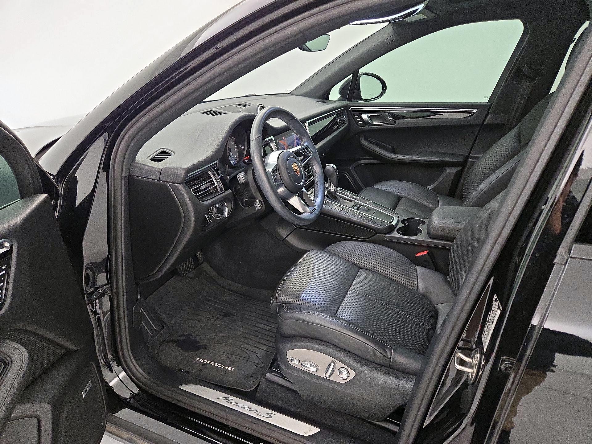 Thumbnail: 2020 Porsche Macan - 11