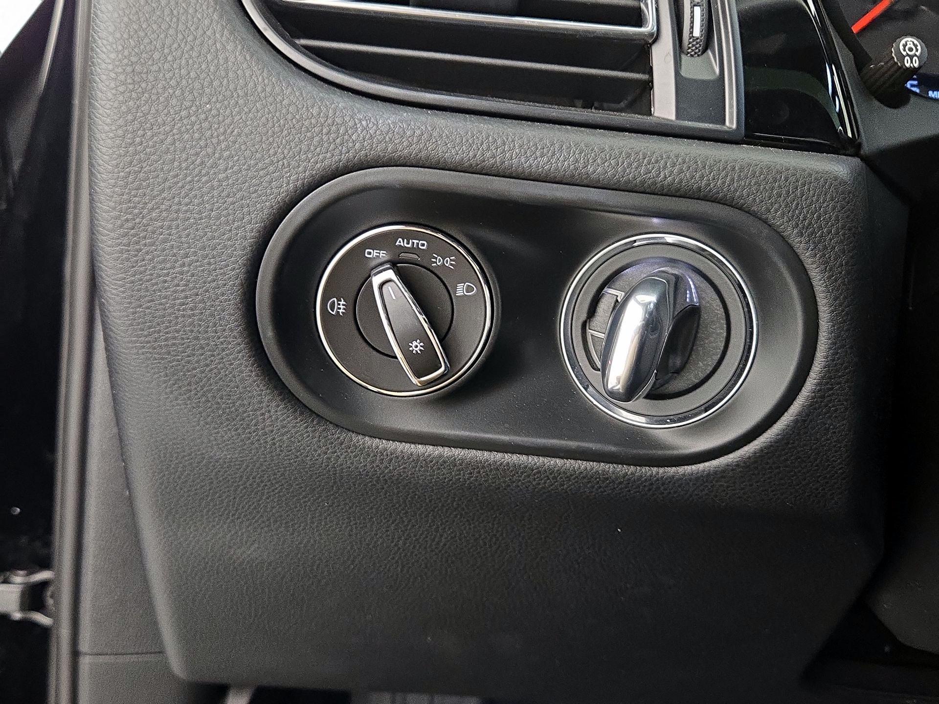 Thumbnail: 2020 Porsche Macan - 13