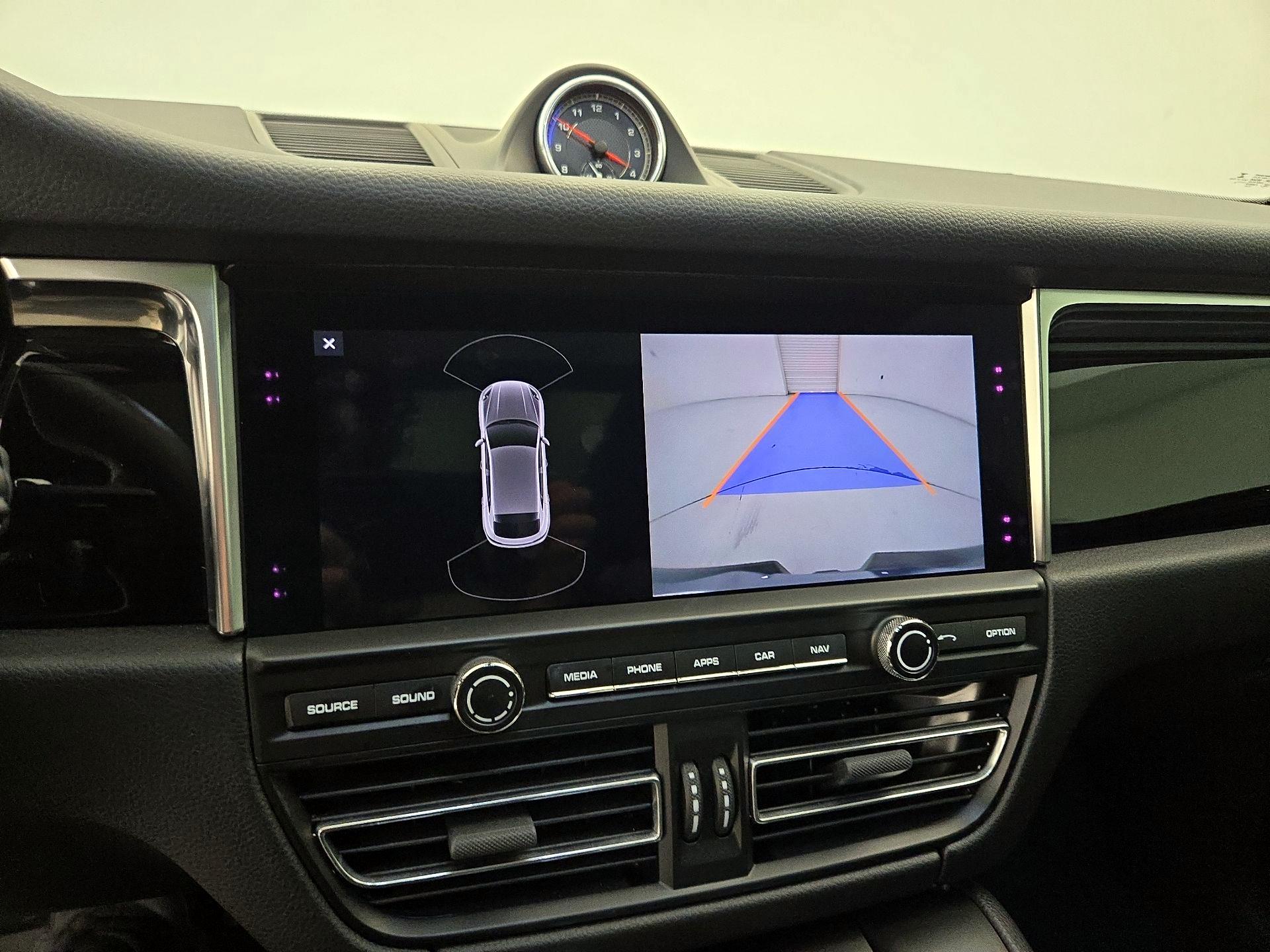 Thumbnail: 2020 Porsche Macan - 15