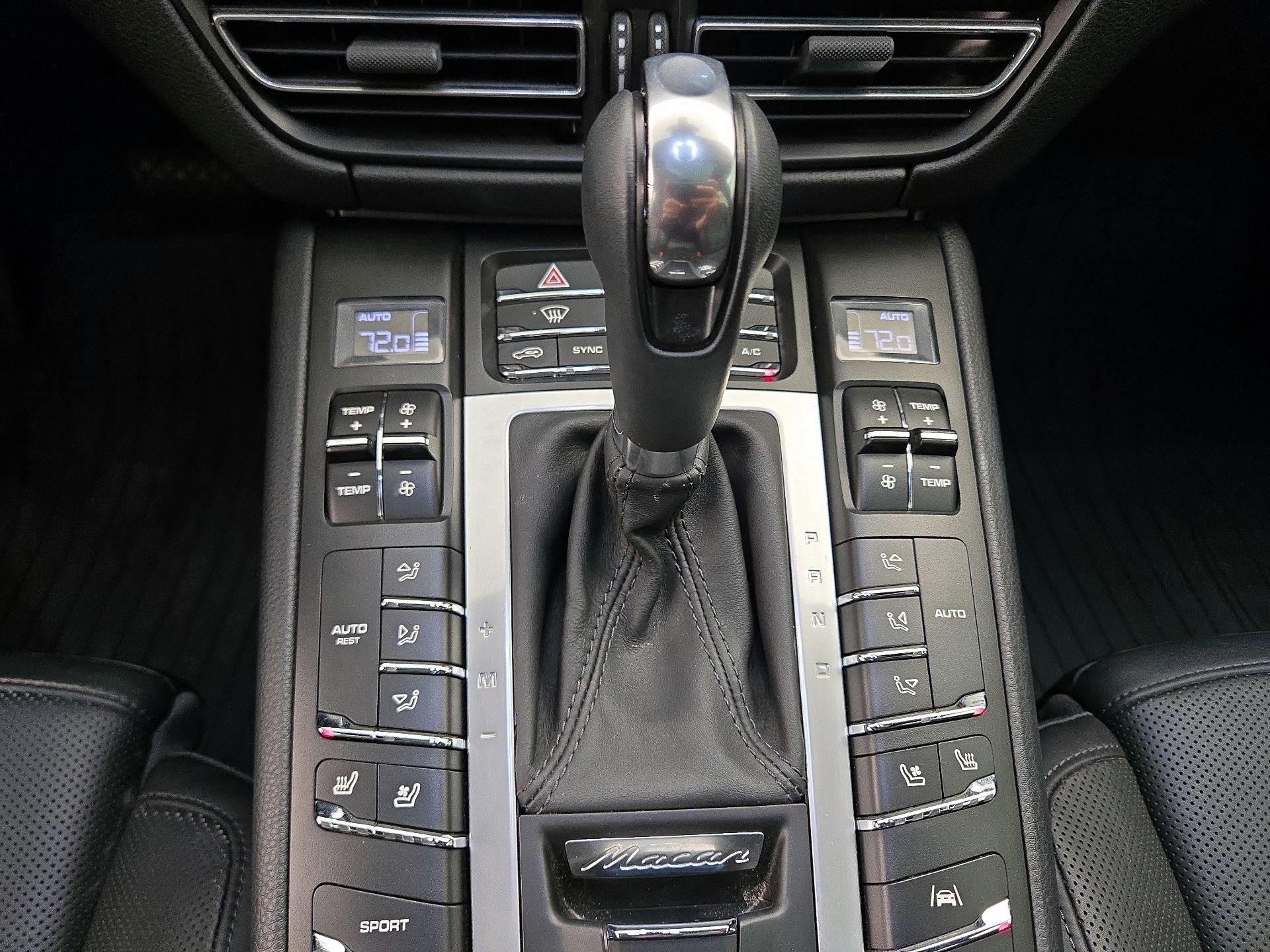 Thumbnail: 2020 Porsche Macan - 17