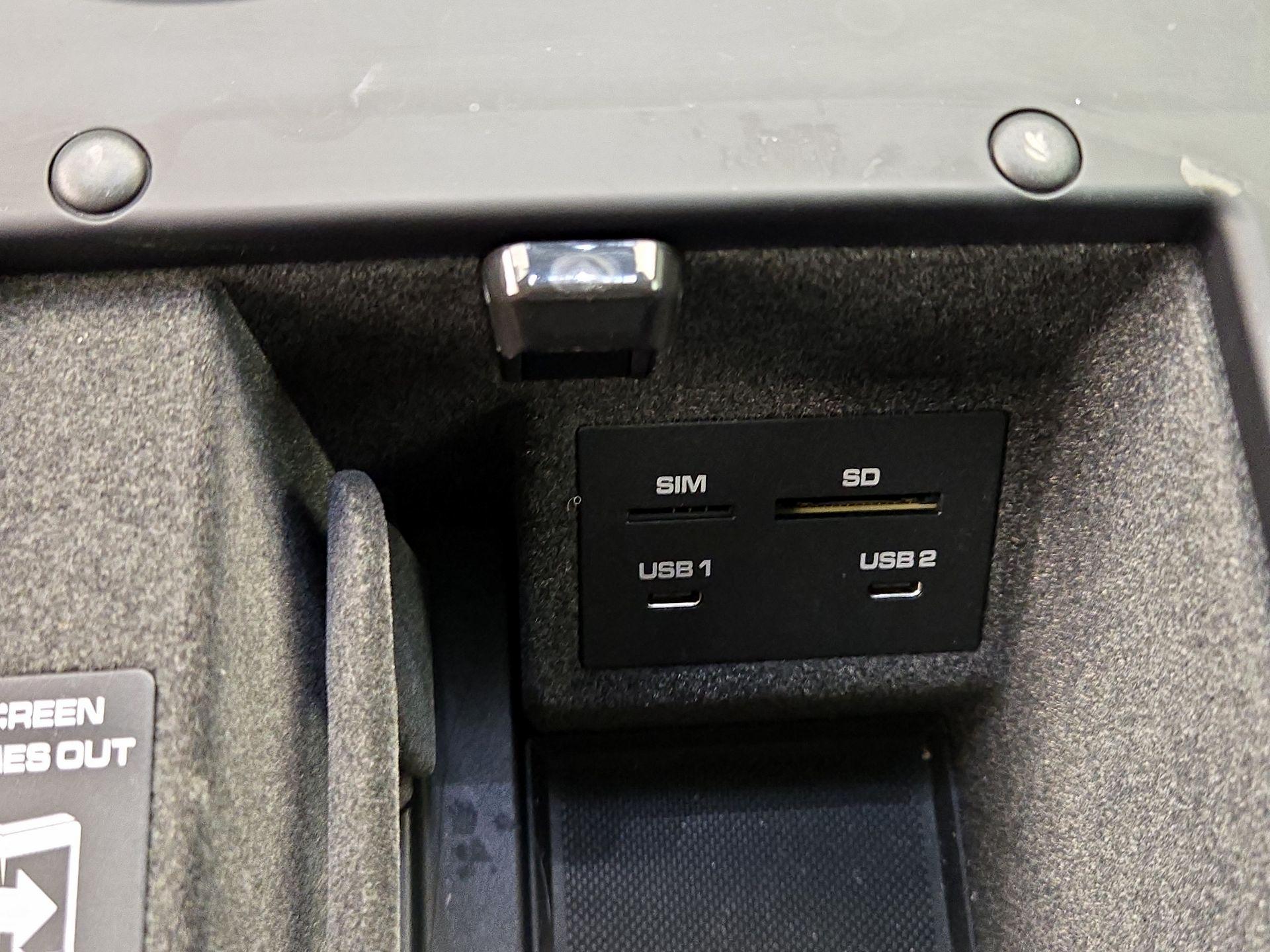 Thumbnail: 2020 Porsche Macan - 19