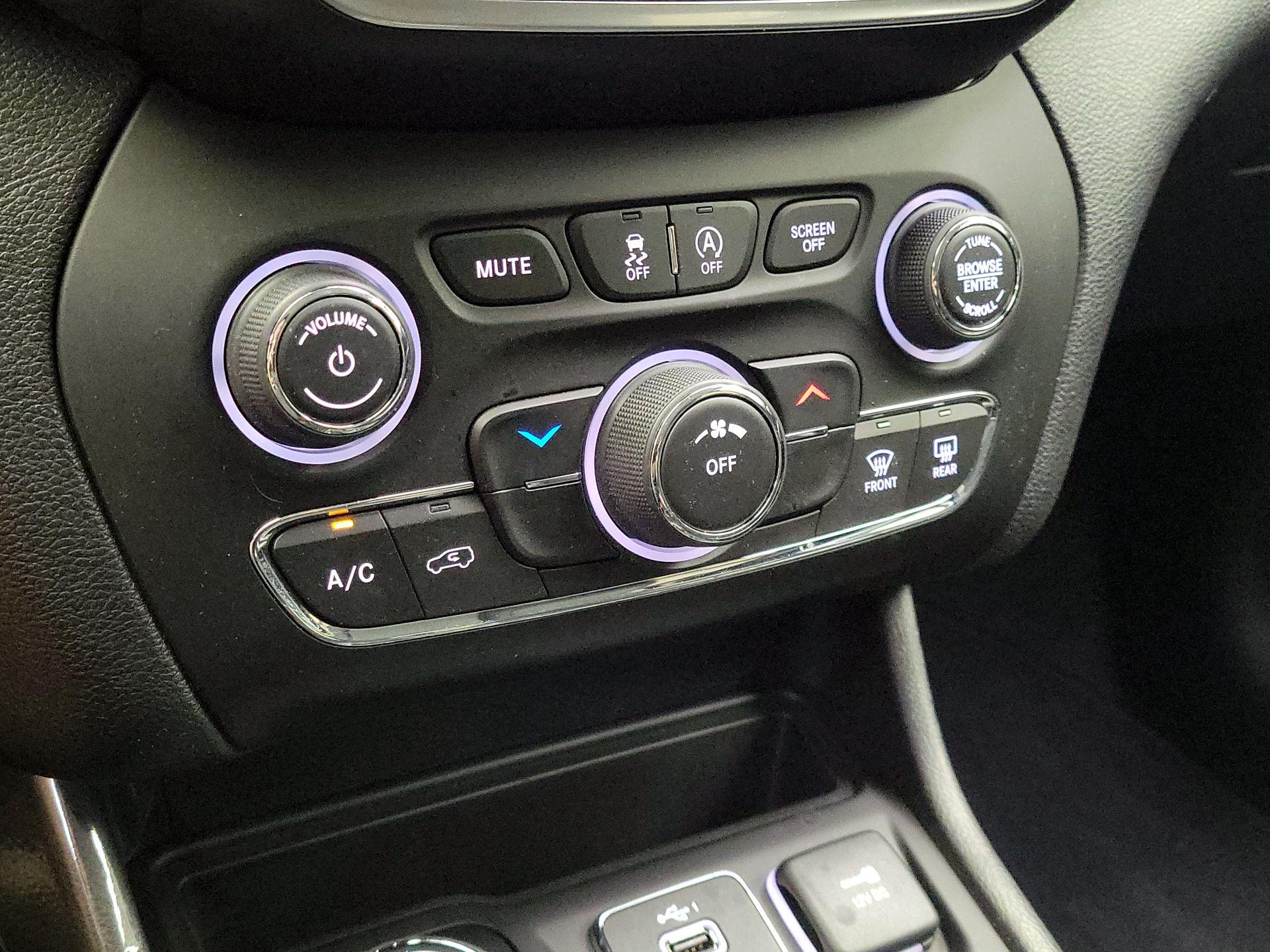 Thumbnail: 2021 Jeep Cherokee - 16