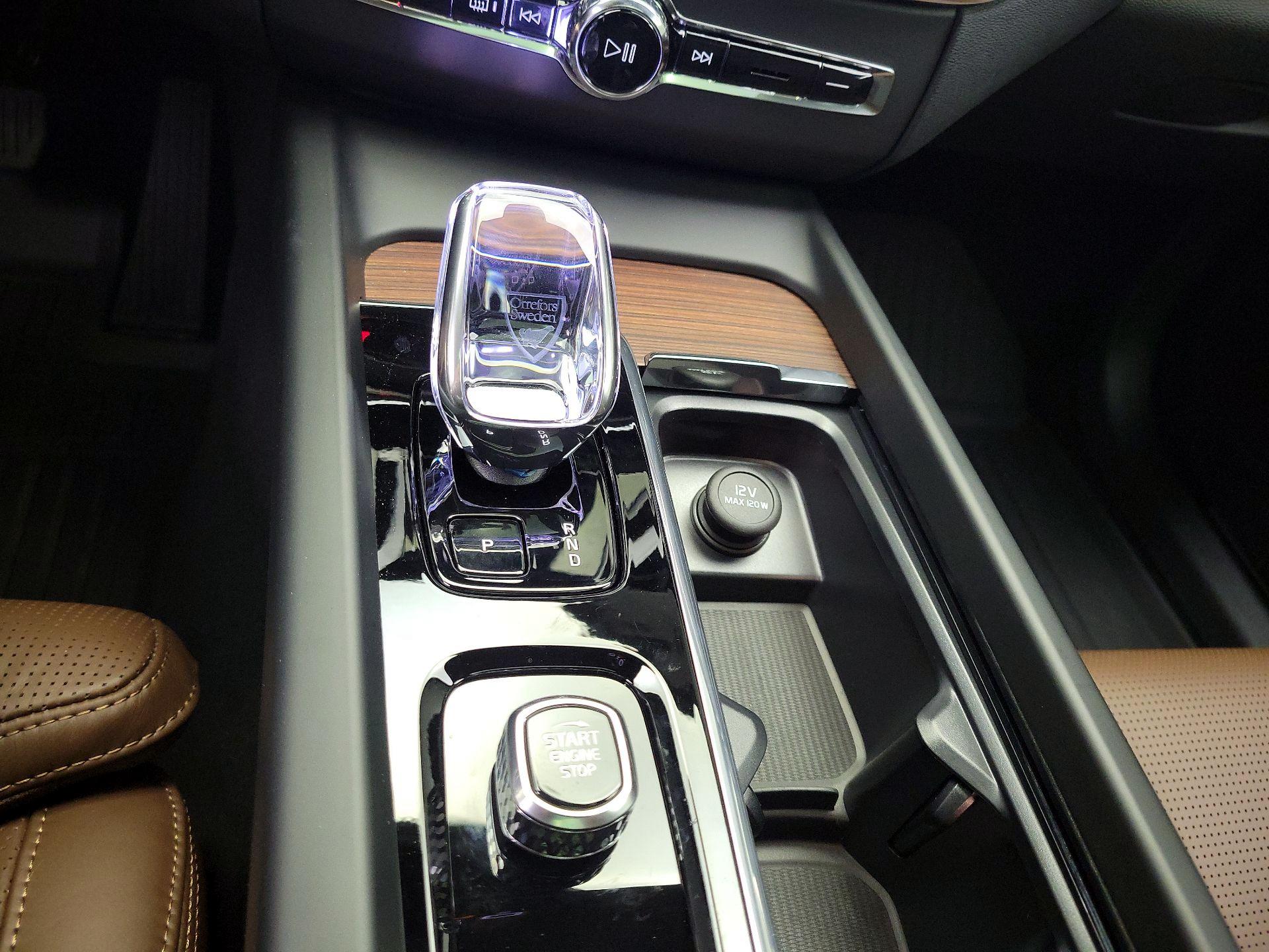 Thumbnail: 2025 Volvo XC60 - 17