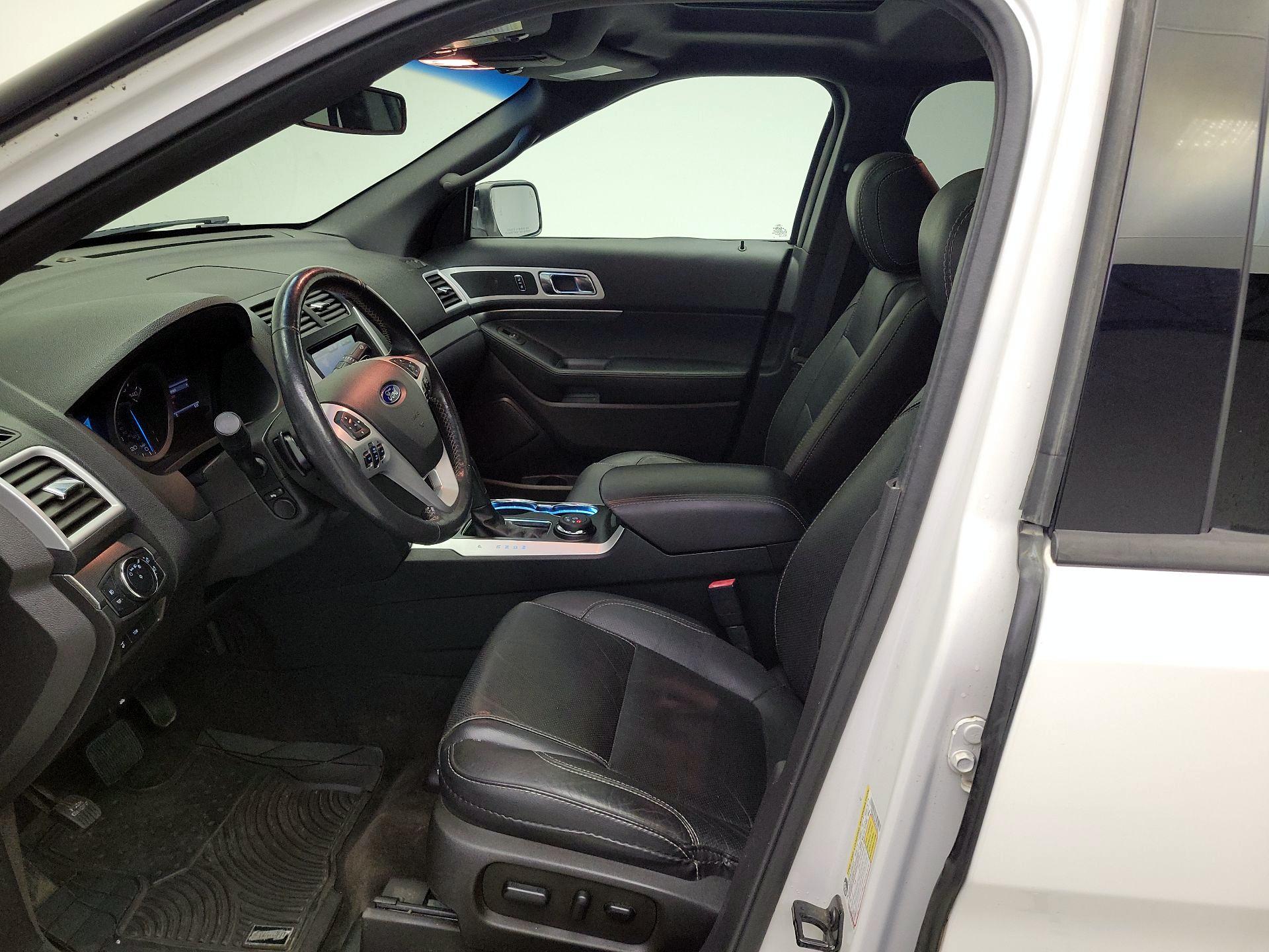 Thumbnail: 2015 Ford Explorer - 11