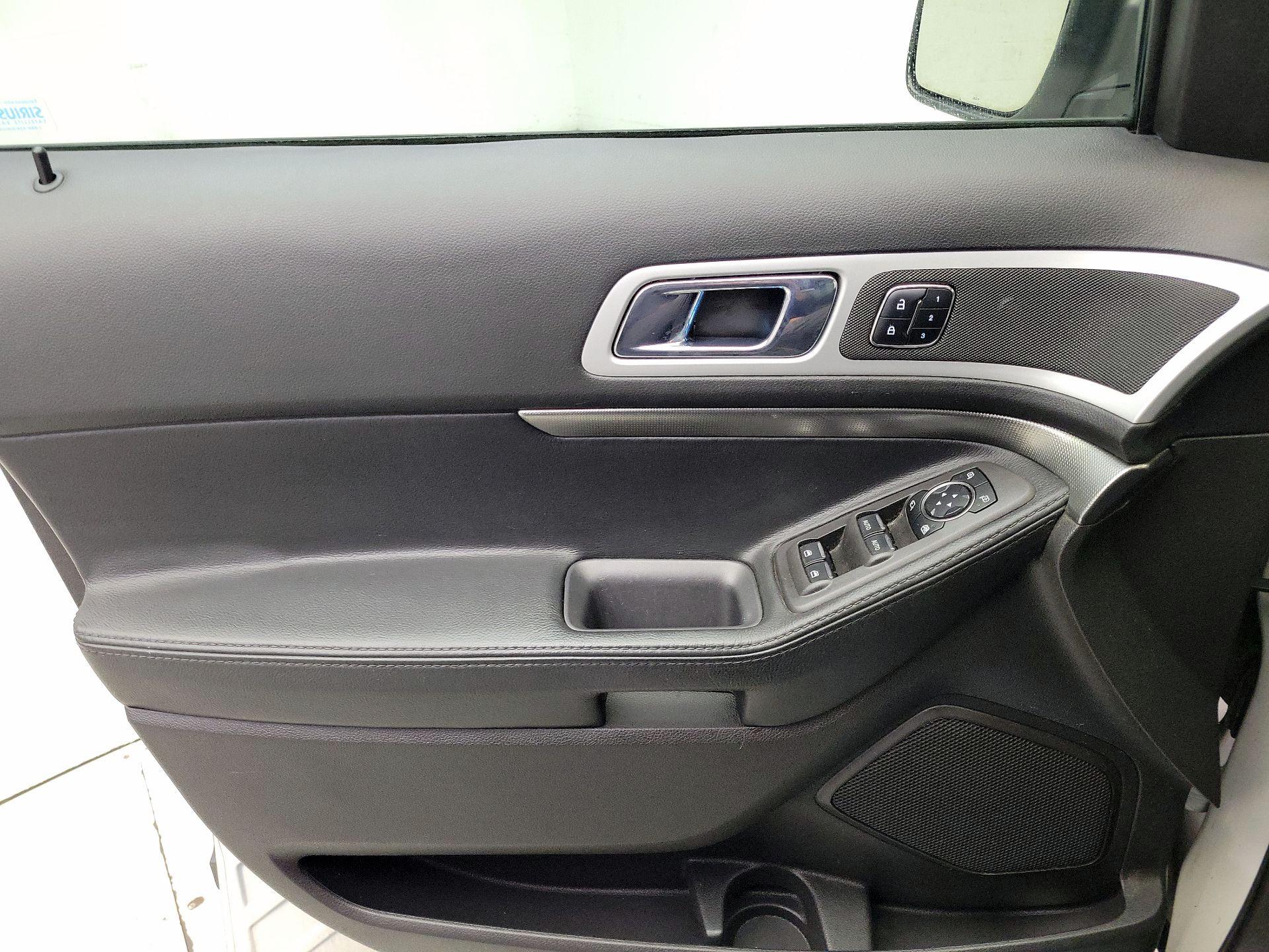Thumbnail: 2015 Ford Explorer - 12