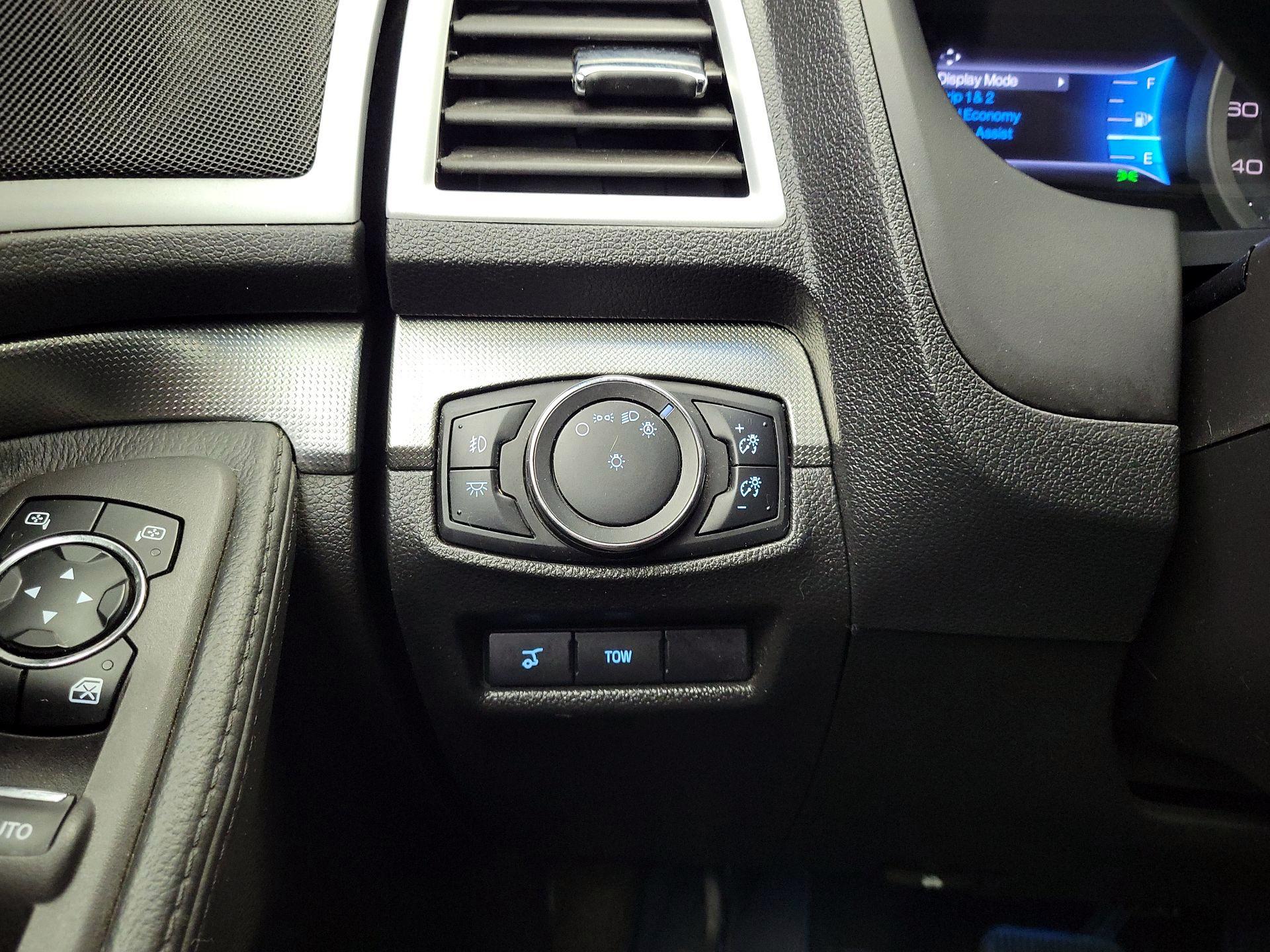 Thumbnail: 2015 Ford Explorer - 13