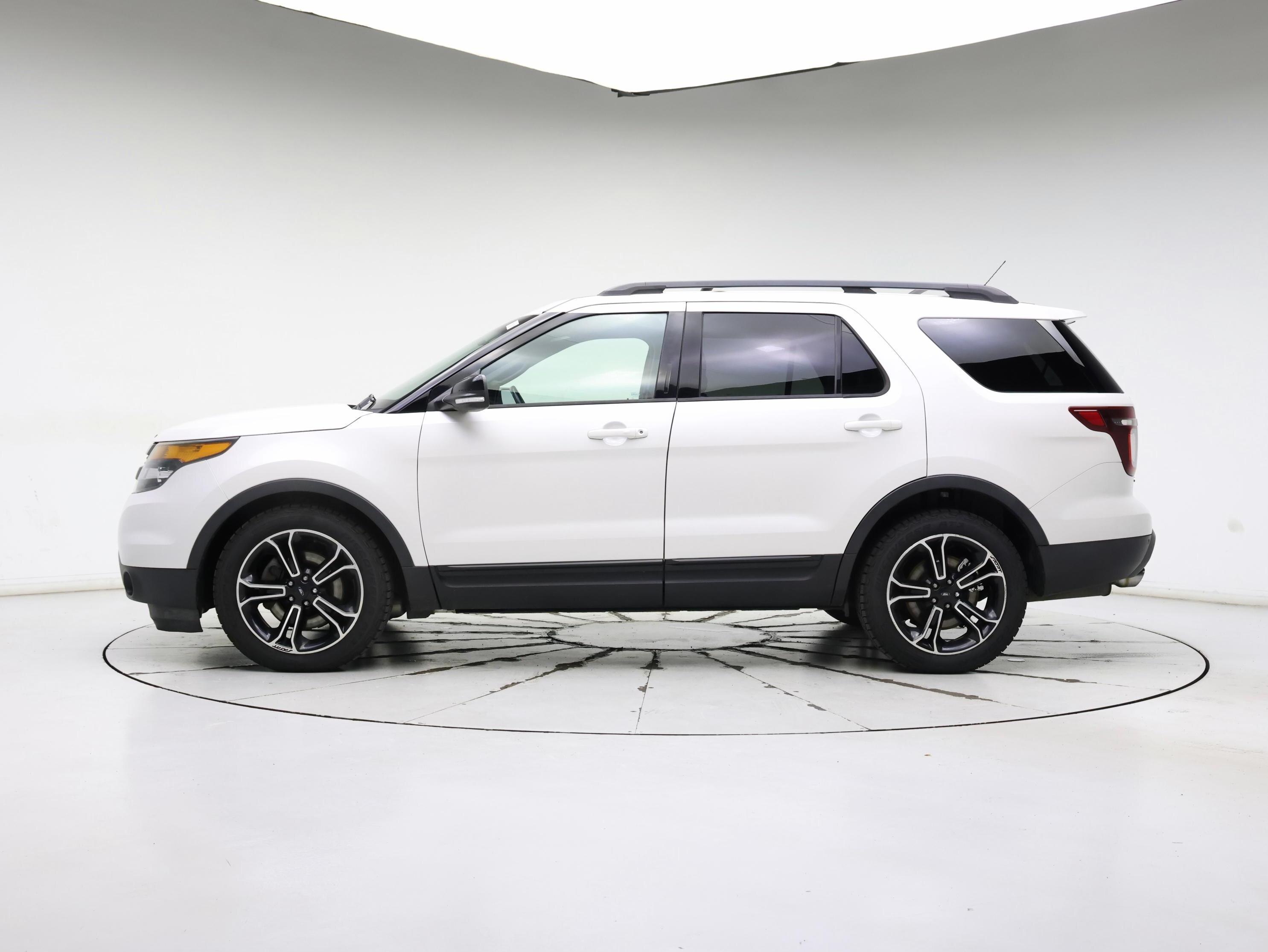 Thumbnail: 2015 Ford Explorer - 3