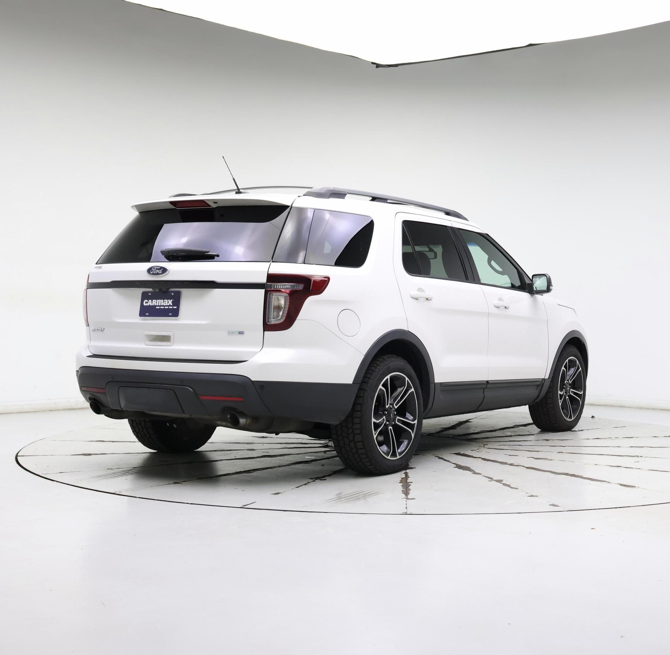 Thumbnail: 2015 Ford Explorer - 8