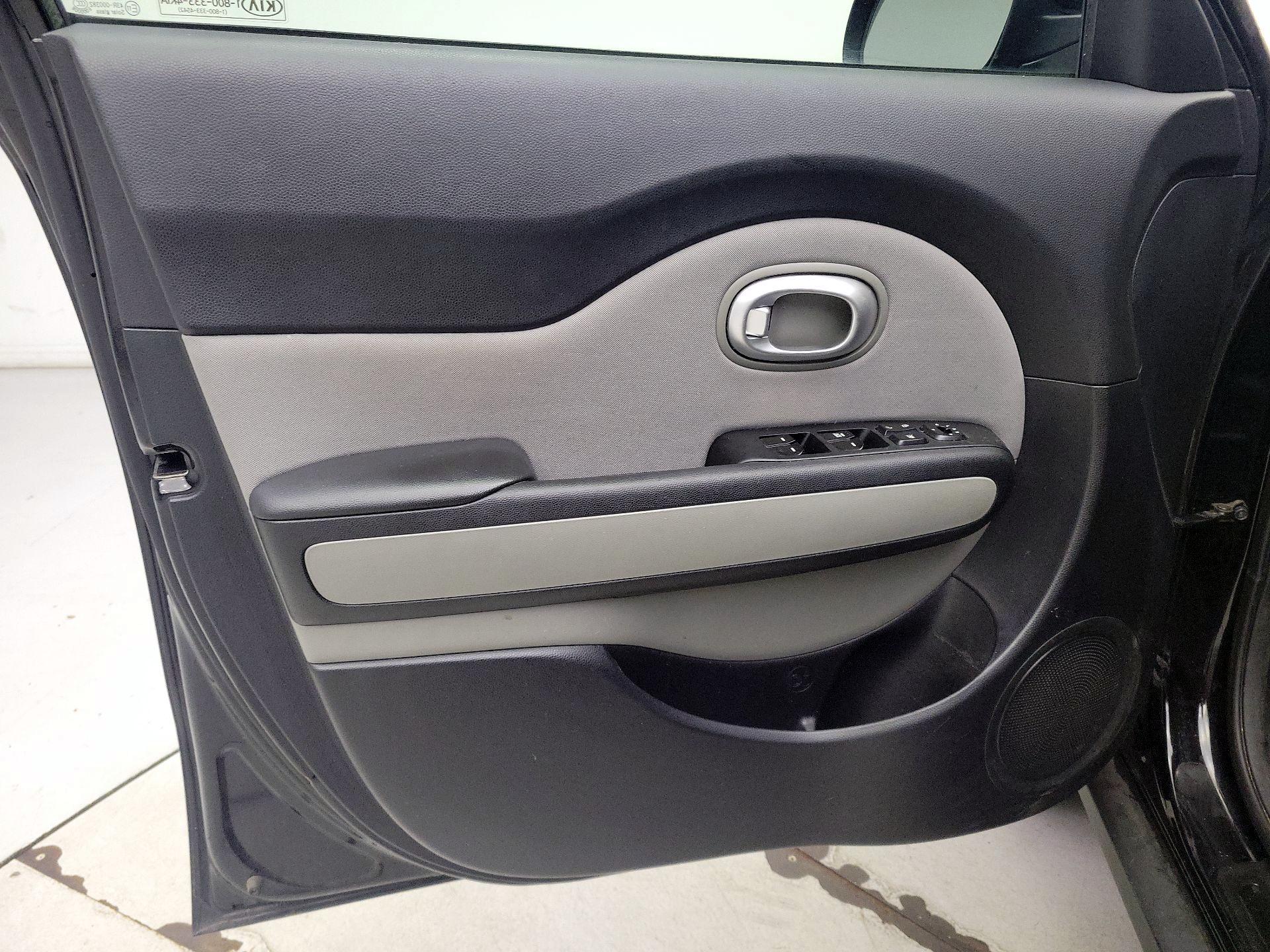 Thumbnail: 2016 Kia Soul - 12