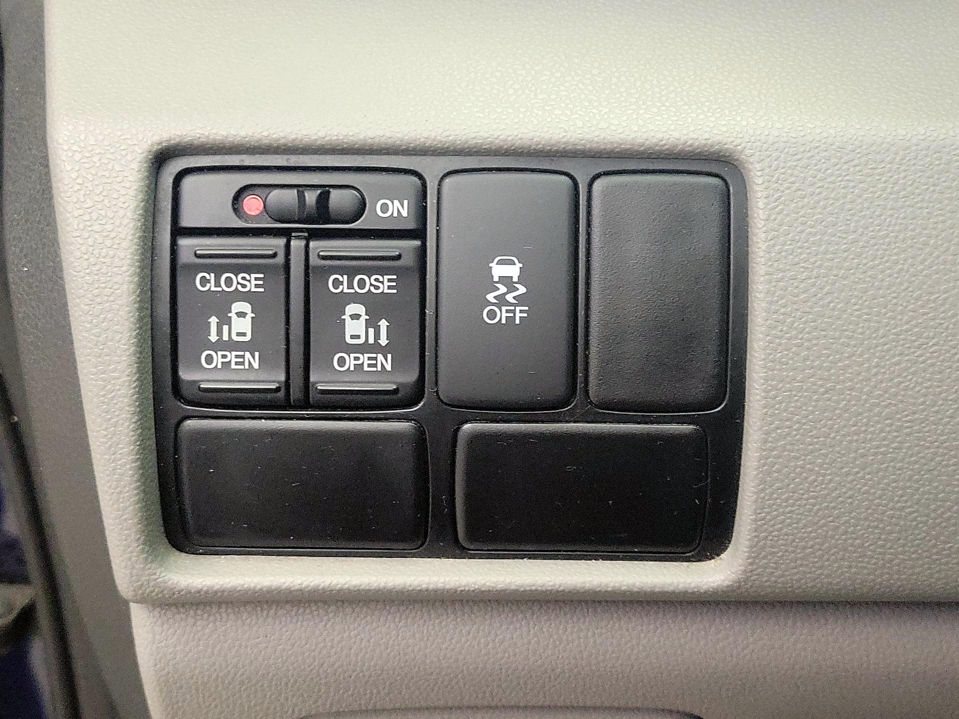 Thumbnail: 2015 Honda Odyssey - 13
