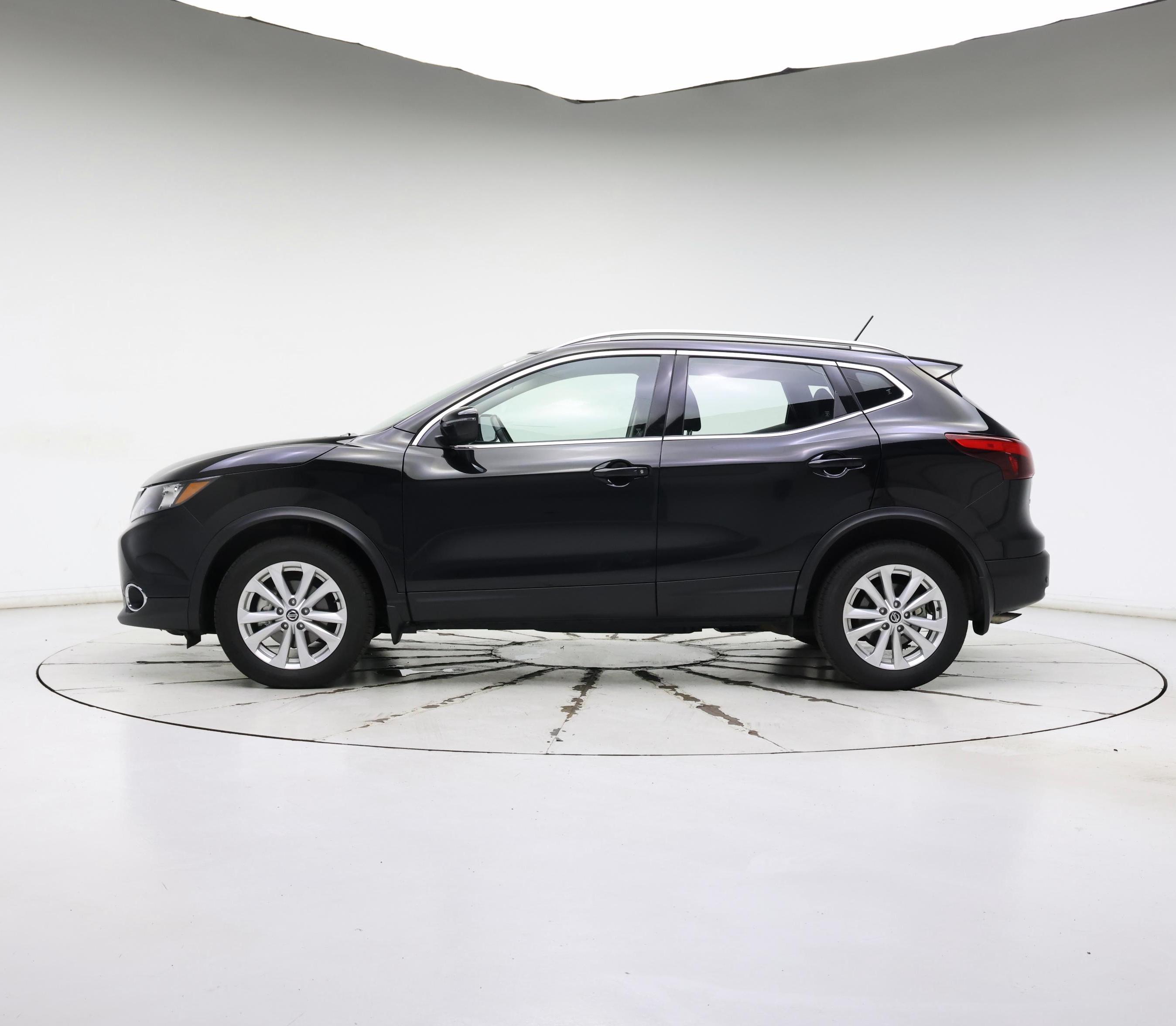 Thumbnail: 2019 Nissan Rogue Sport - 3