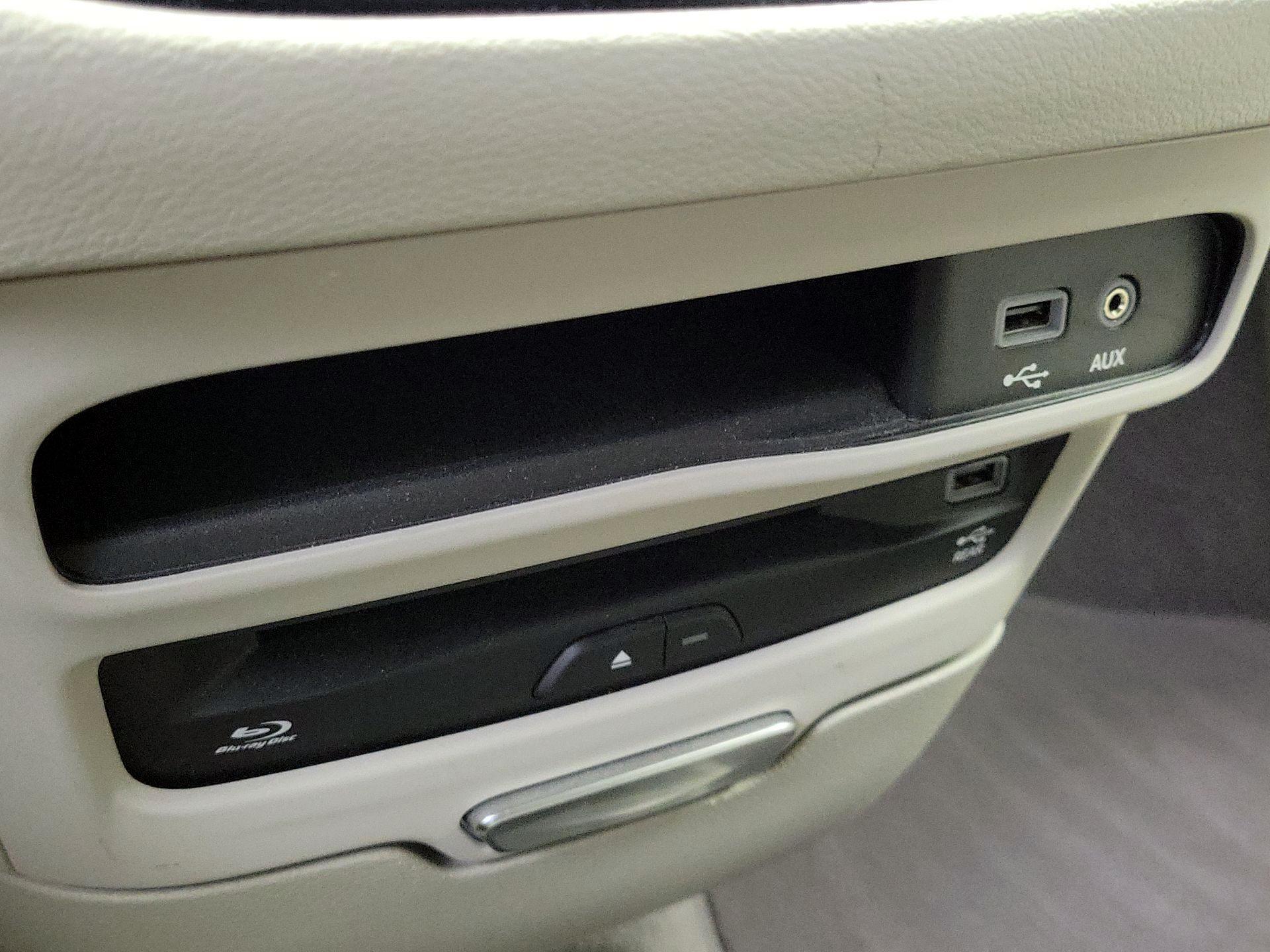 Thumbnail: 2019 Chrysler Pacifica - 19
