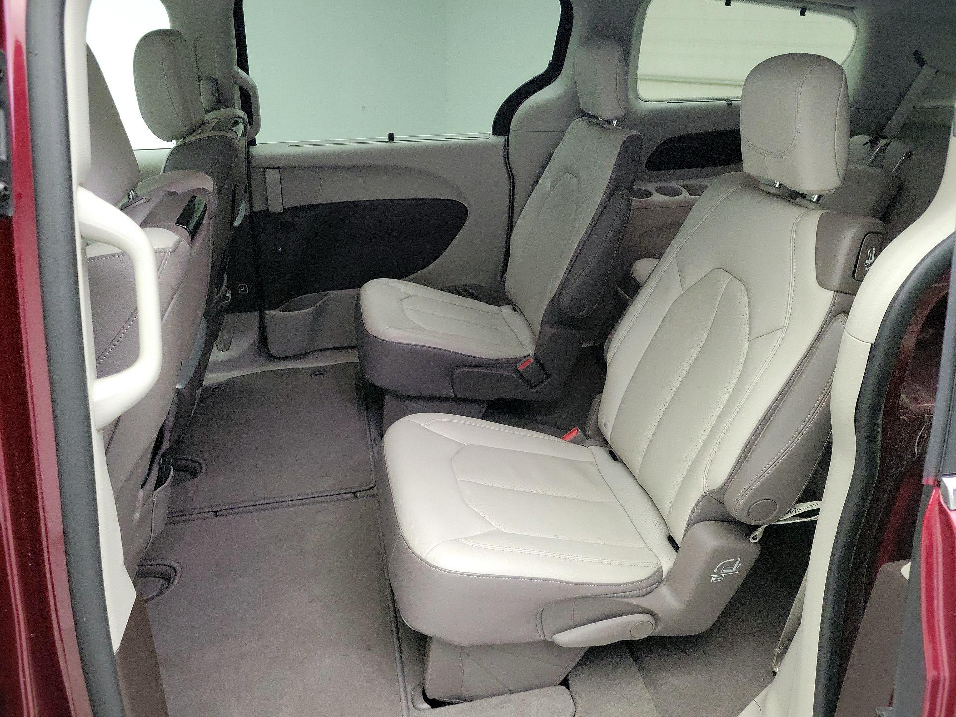Thumbnail: 2019 Chrysler Pacifica - 20