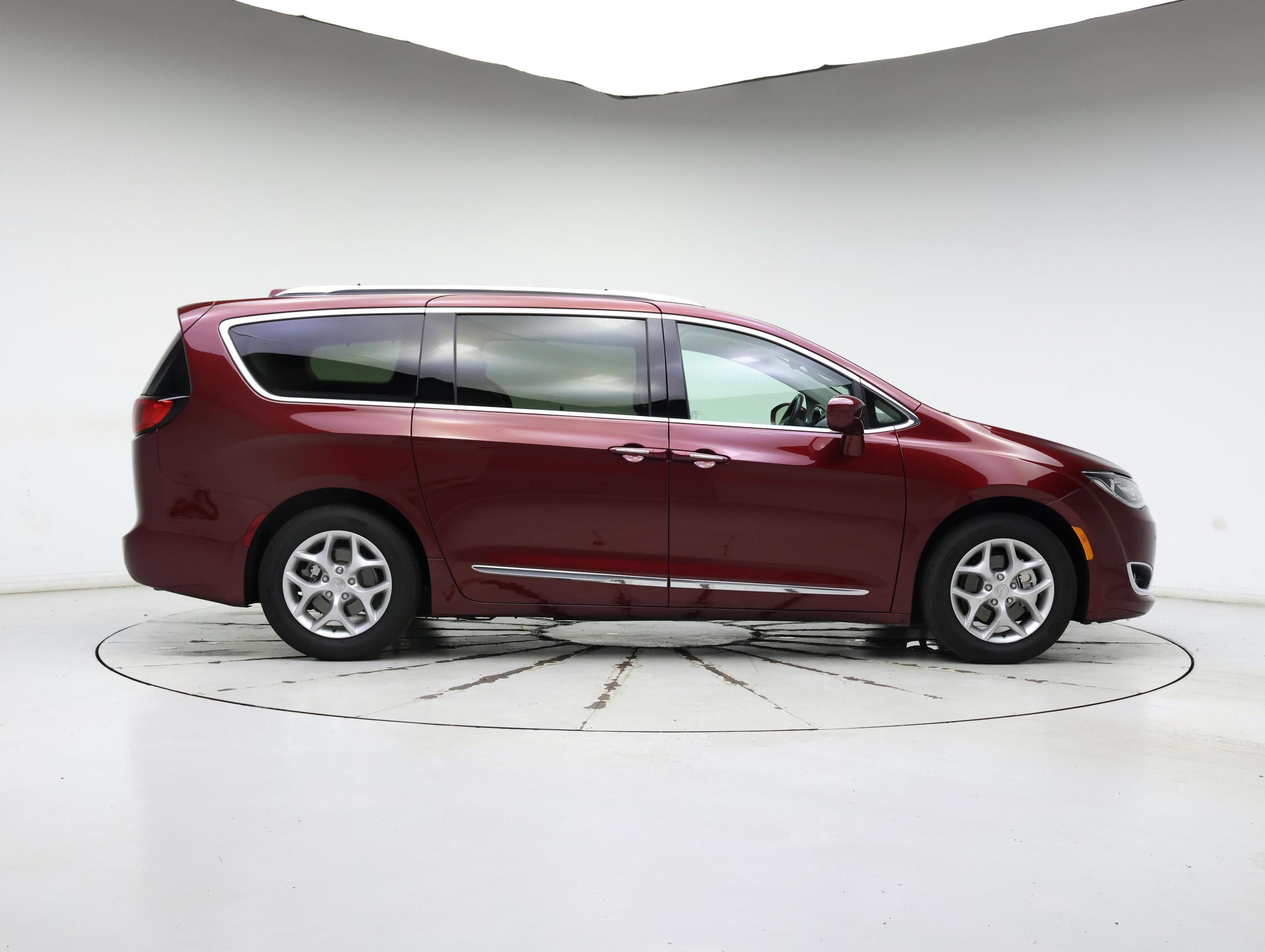 Thumbnail: 2019 Chrysler Pacifica - 7