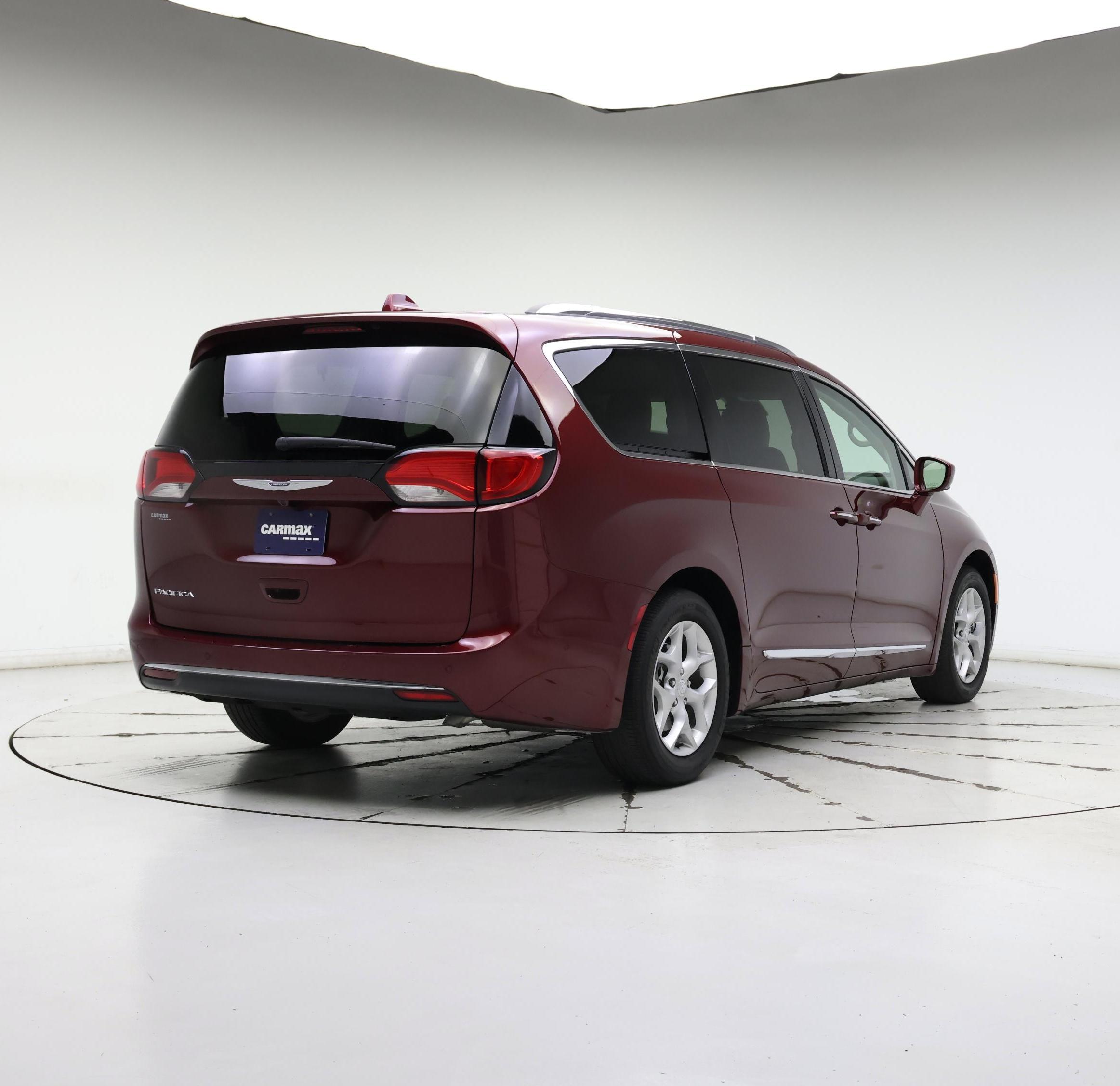 Thumbnail: 2019 Chrysler Pacifica - 8