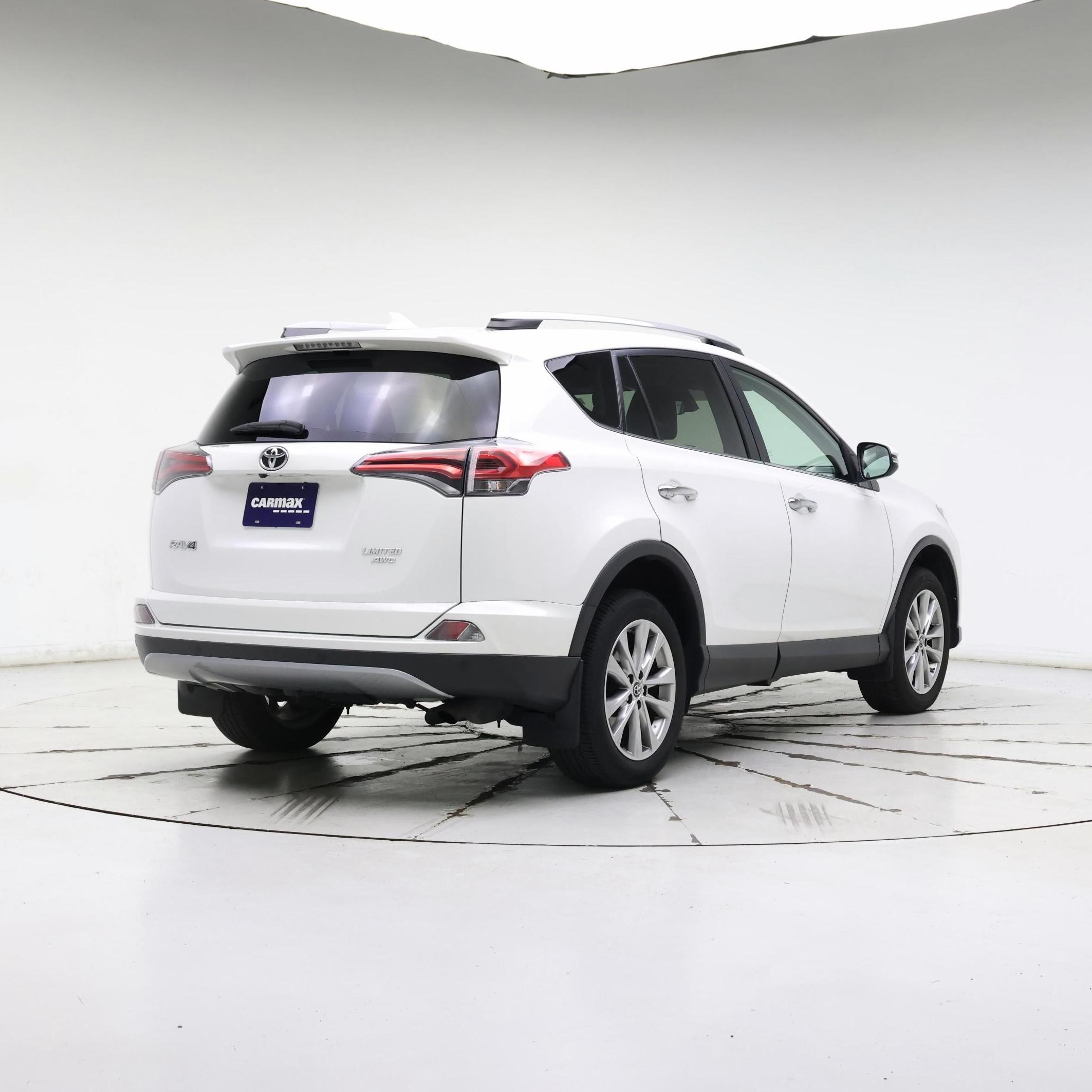 Thumbnail: 2017 Toyota RAV4 - 8
