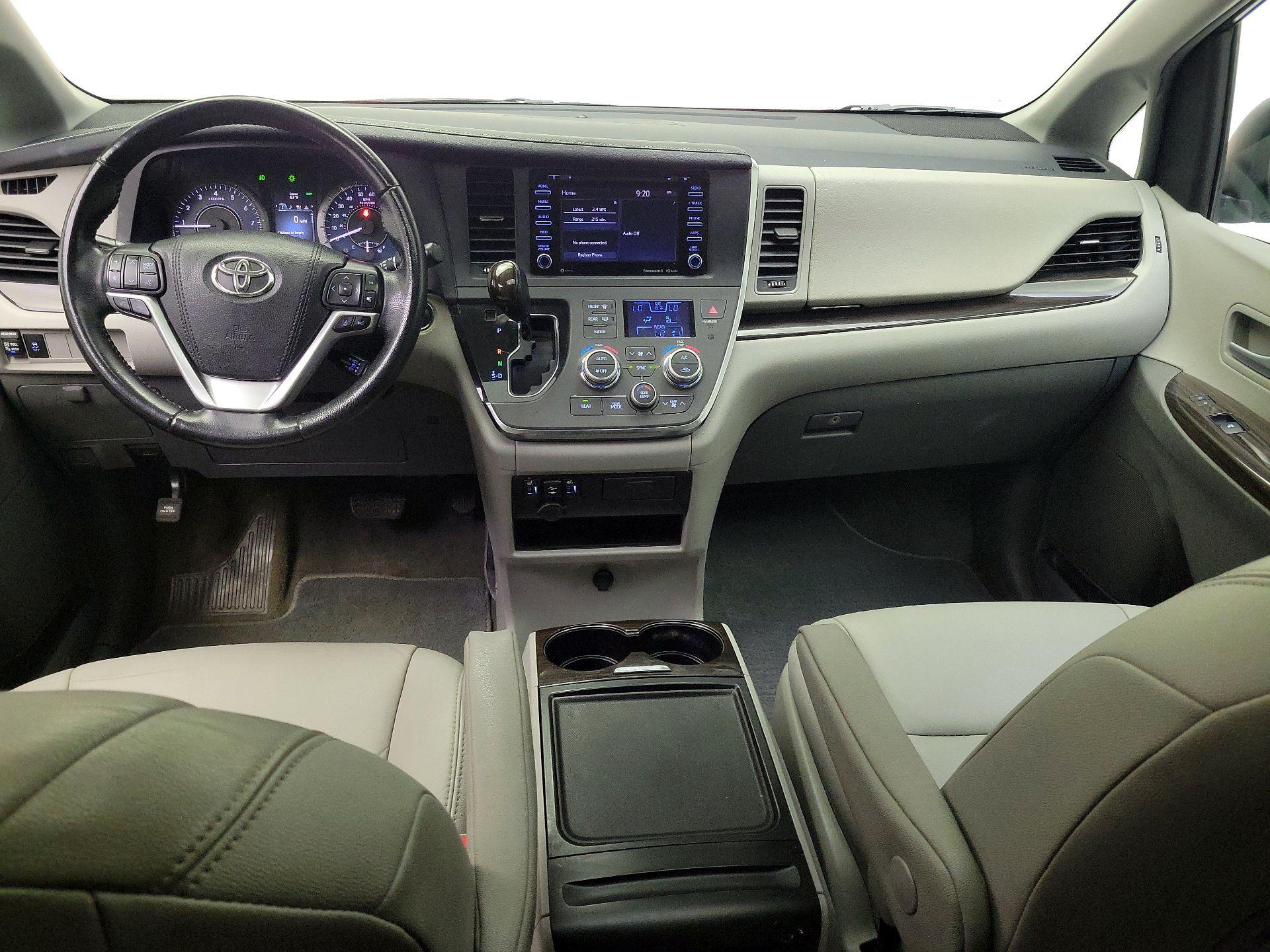 Thumbnail: 2018 Toyota Sienna - 9