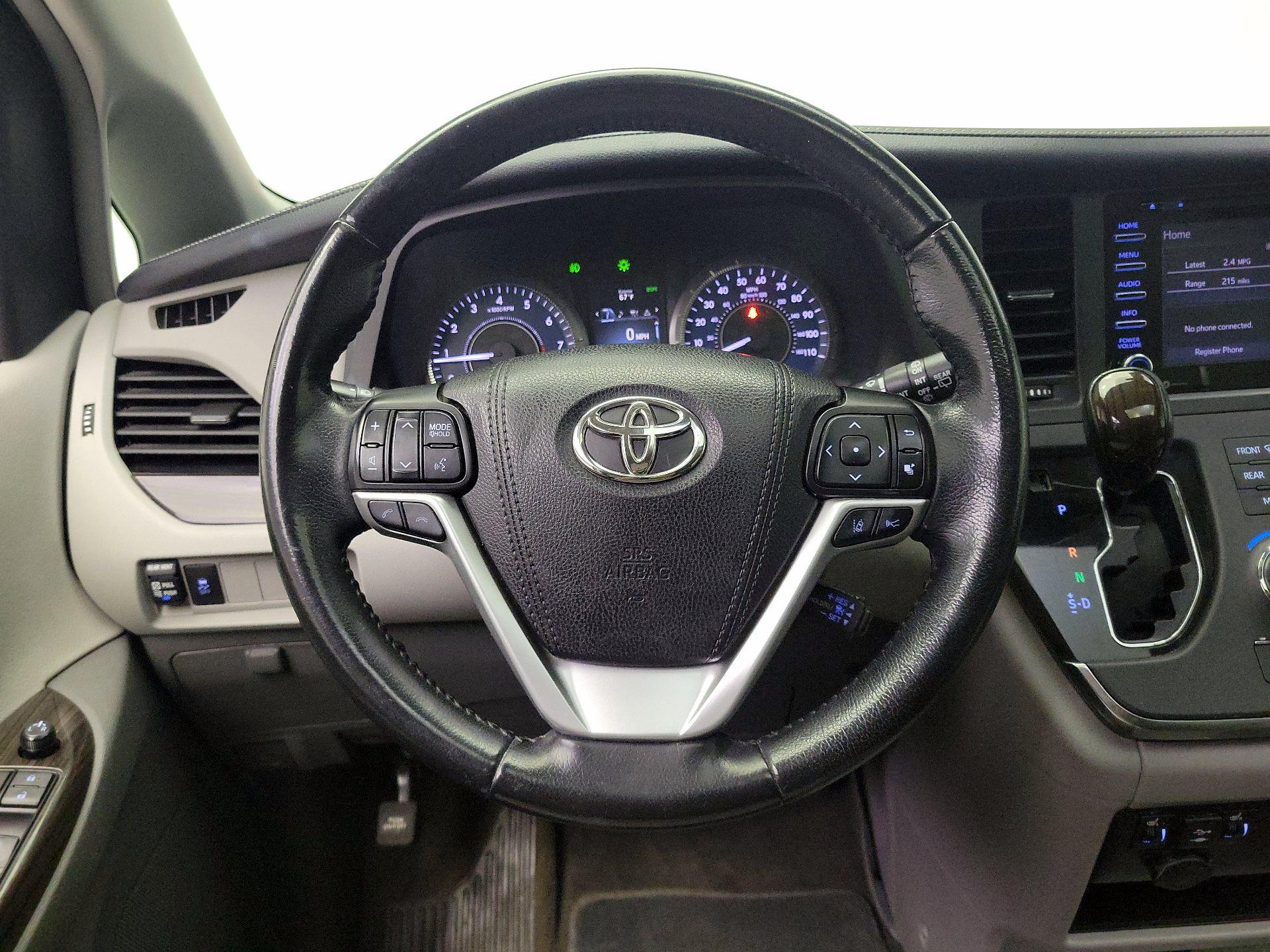 Thumbnail: 2018 Toyota Sienna - 10