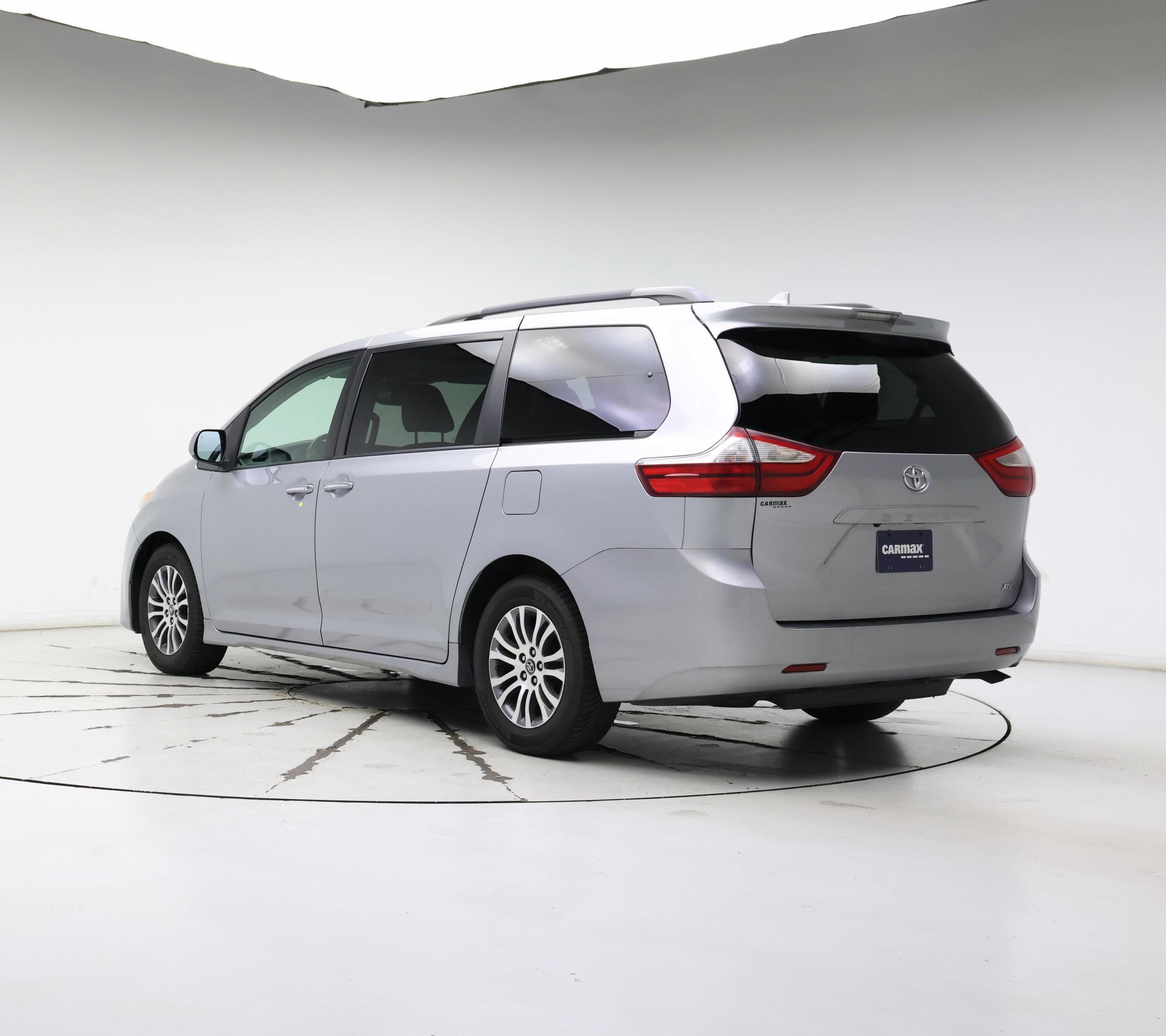 Thumbnail: 2018 Toyota Sienna - 2