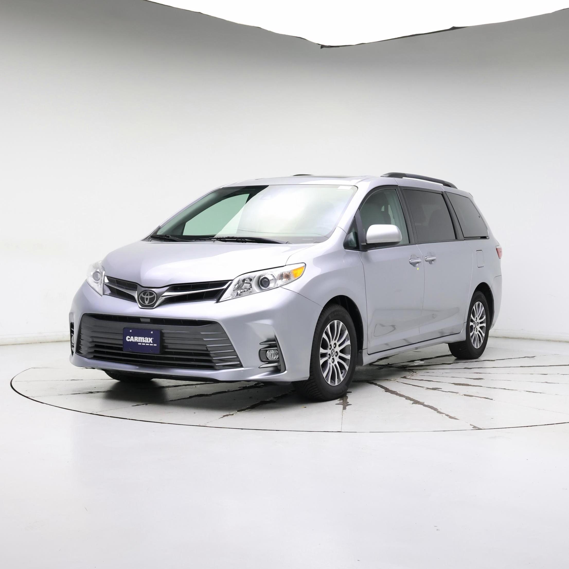 Thumbnail: 2018 Toyota Sienna - 4